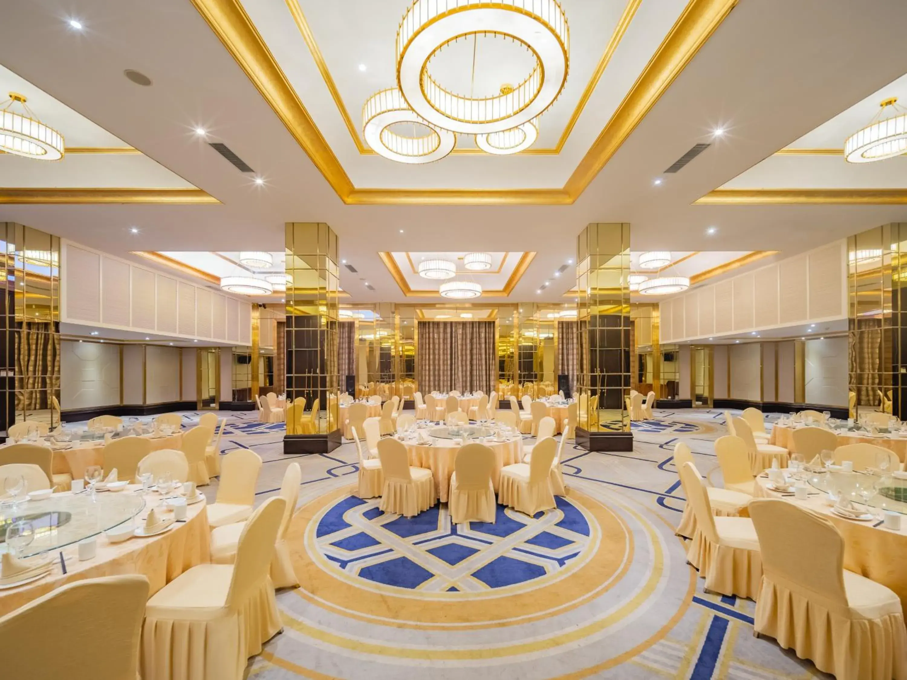 Meeting/conference room, Banquet Facilities in Crowne Plaza Zhengzhou, an IHG Hotel