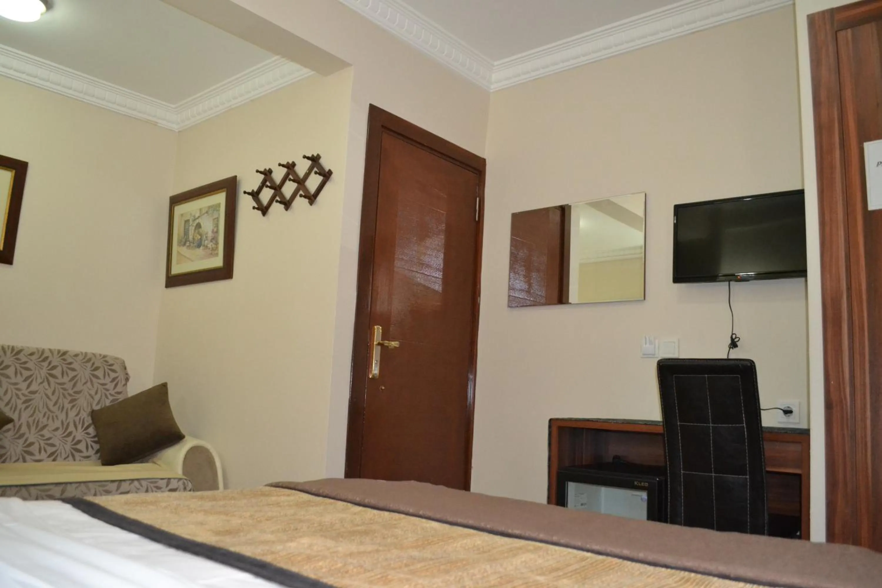 Seating area, Bed in New Fatih Hotel