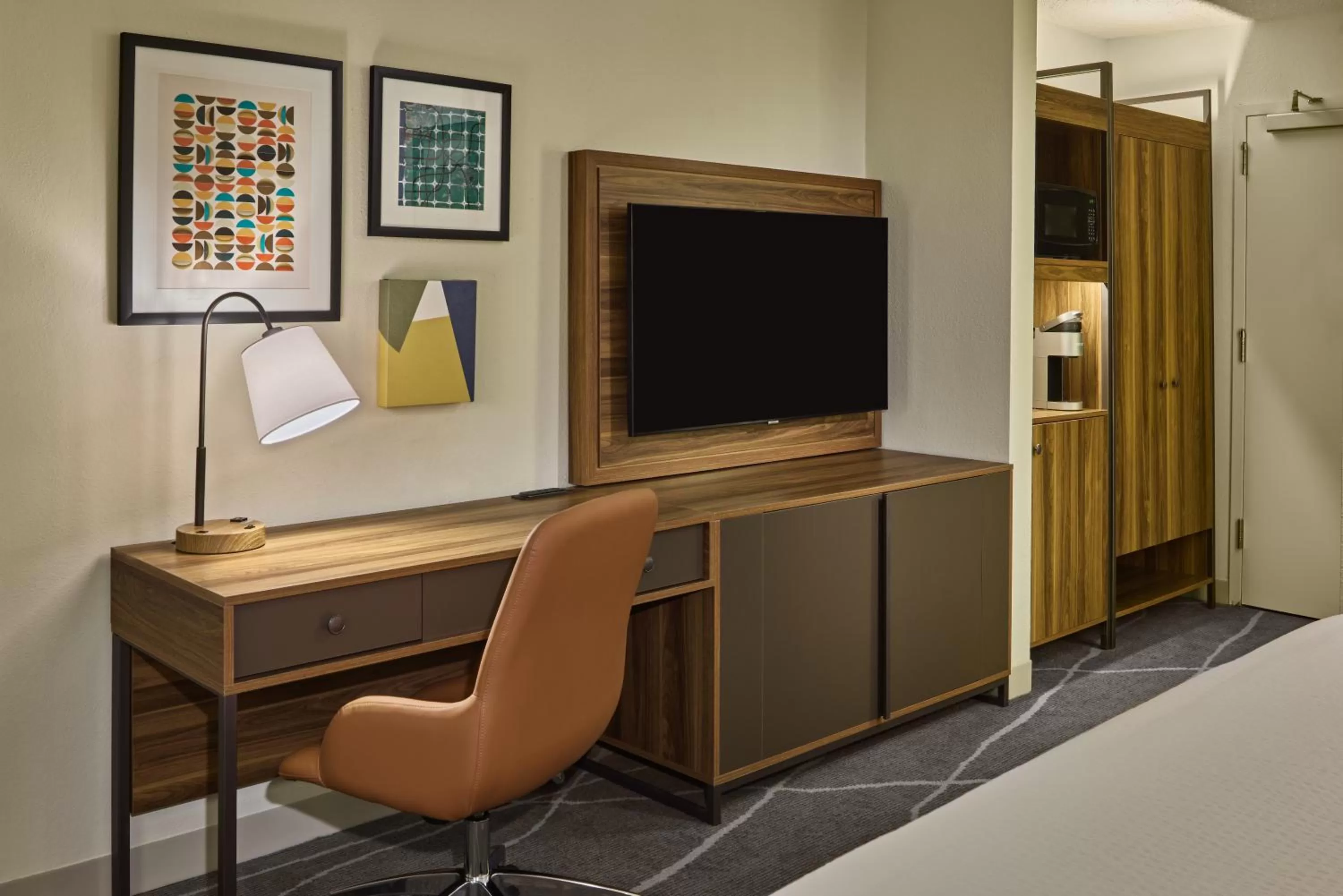 TV and multimedia in Holiday Inn Express & Suites Charleston DWTN -Westedge by IHG