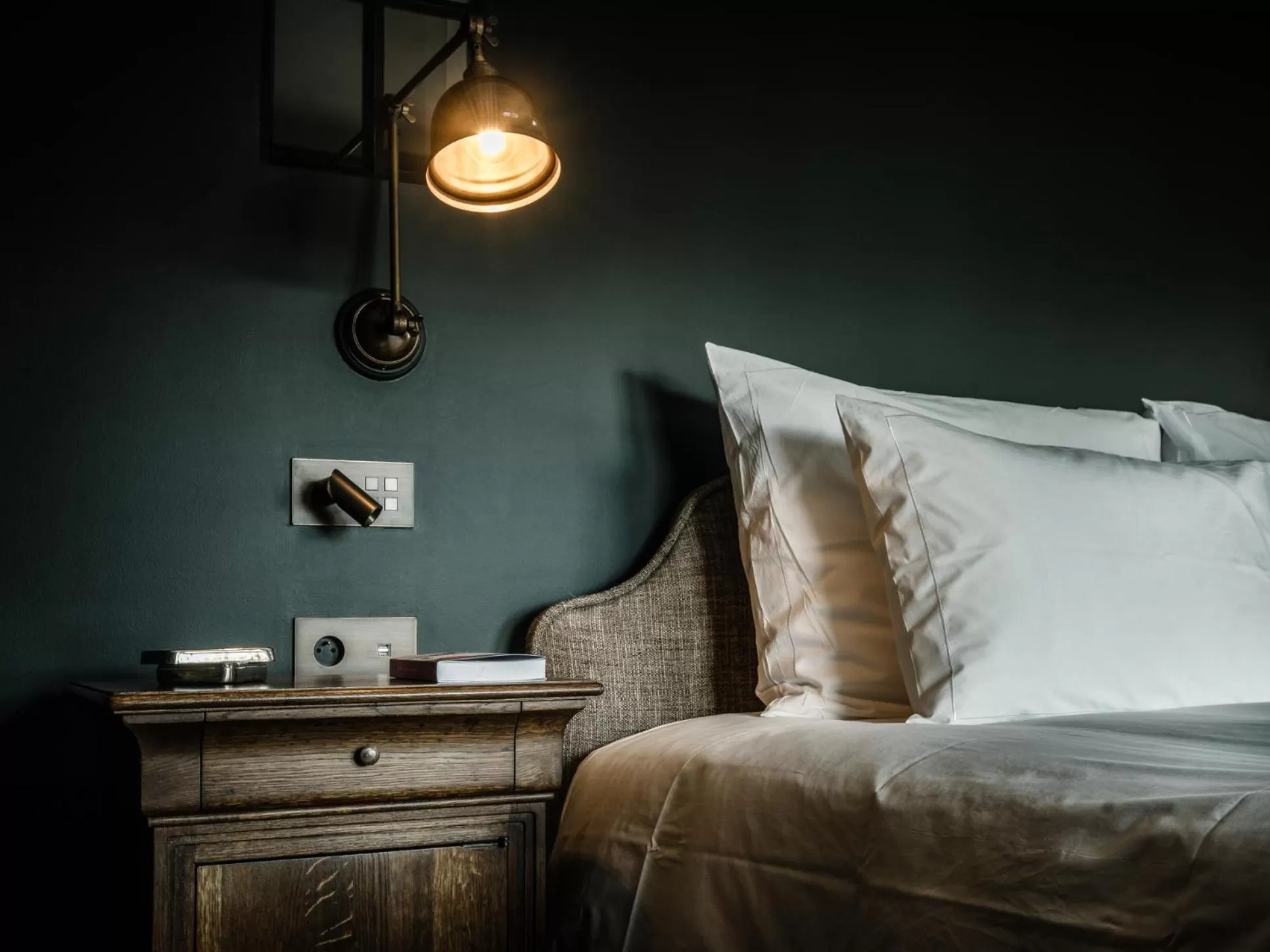 Decorative detail, Bed in 1898 The Post