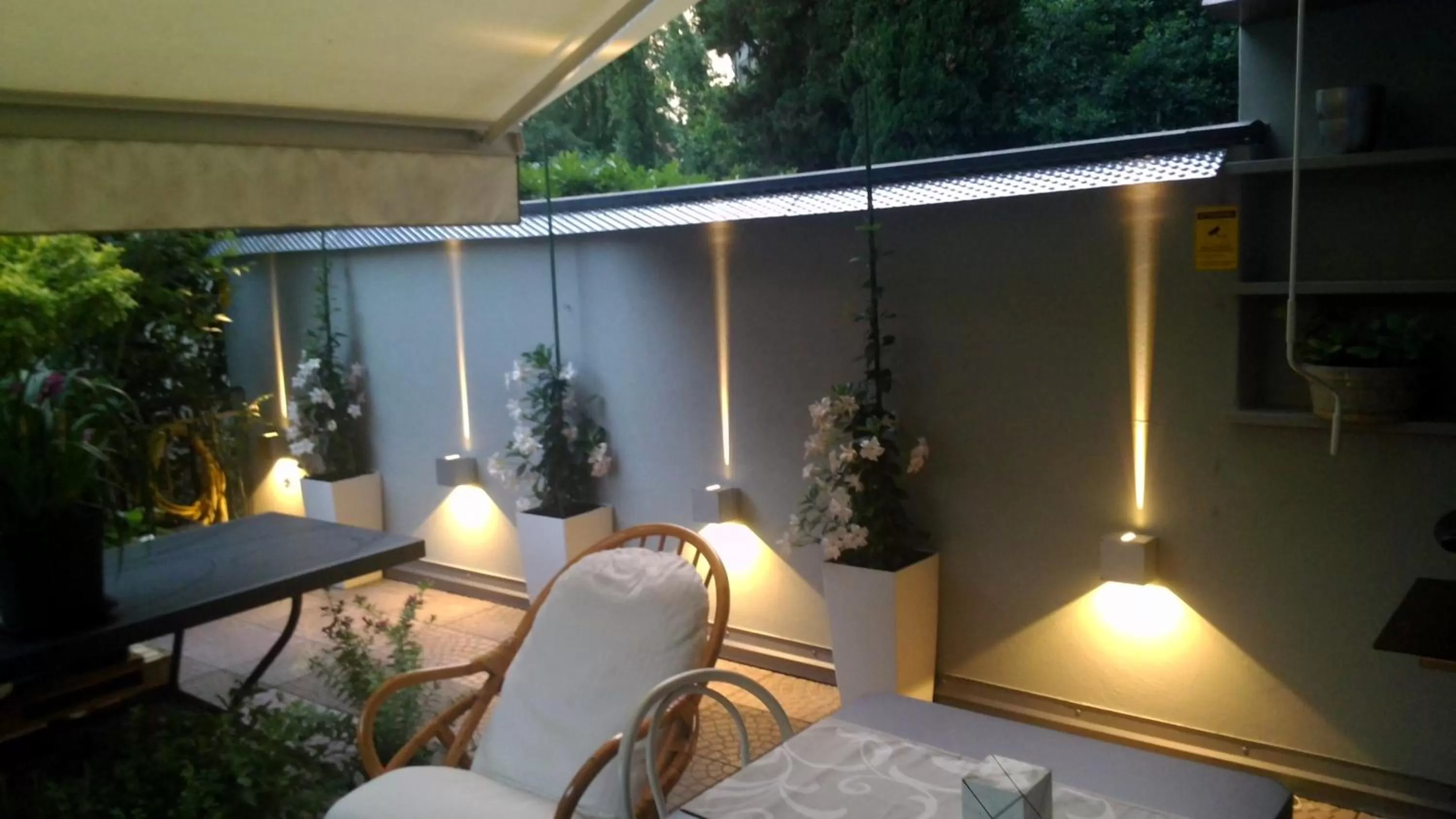 Patio in Smart House Rental Rooms FREE PARKING