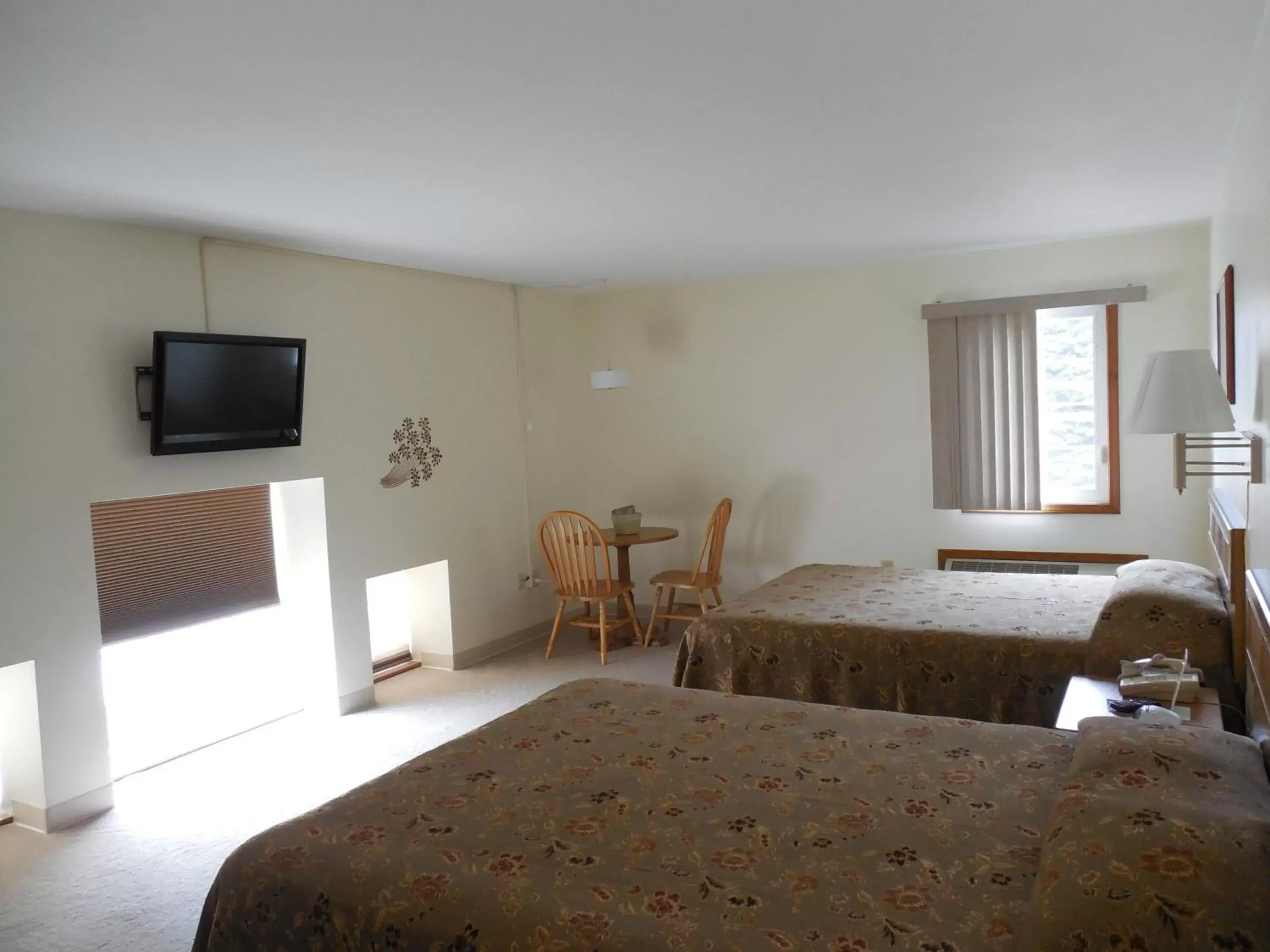 Day, Bed in Ludington Pier House