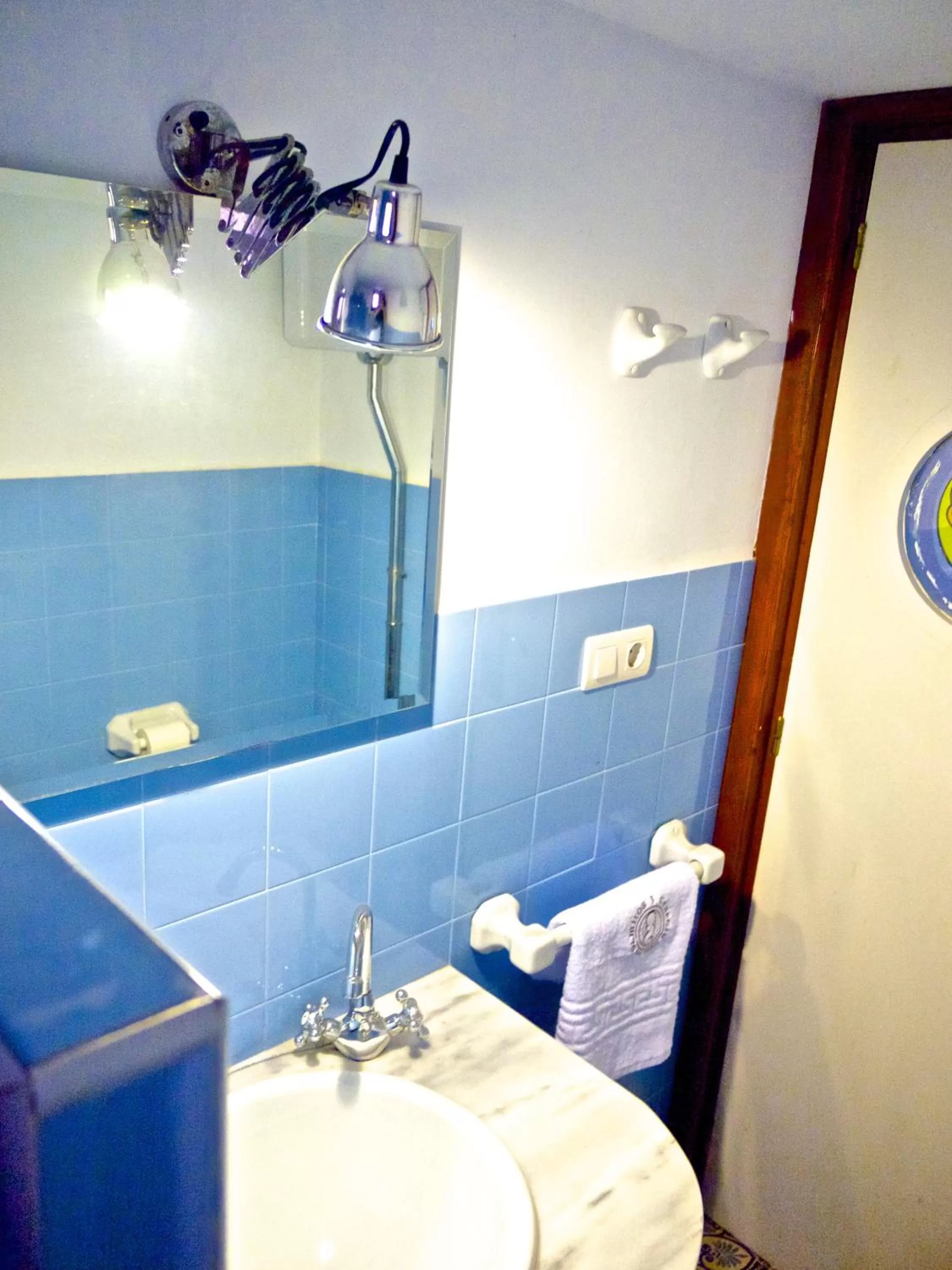 Bathroom in Olmitos 3 Hotel boutique, Casa-Palacio