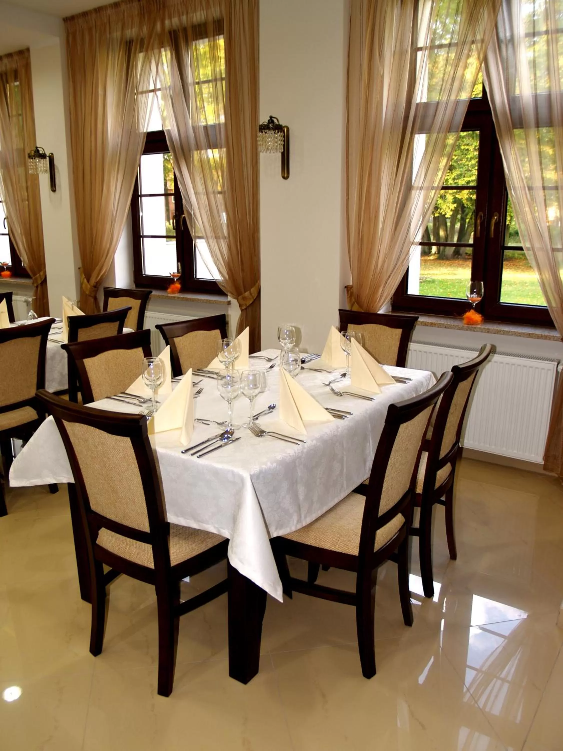 Restaurant/places to eat in Hotel Świętoborzec