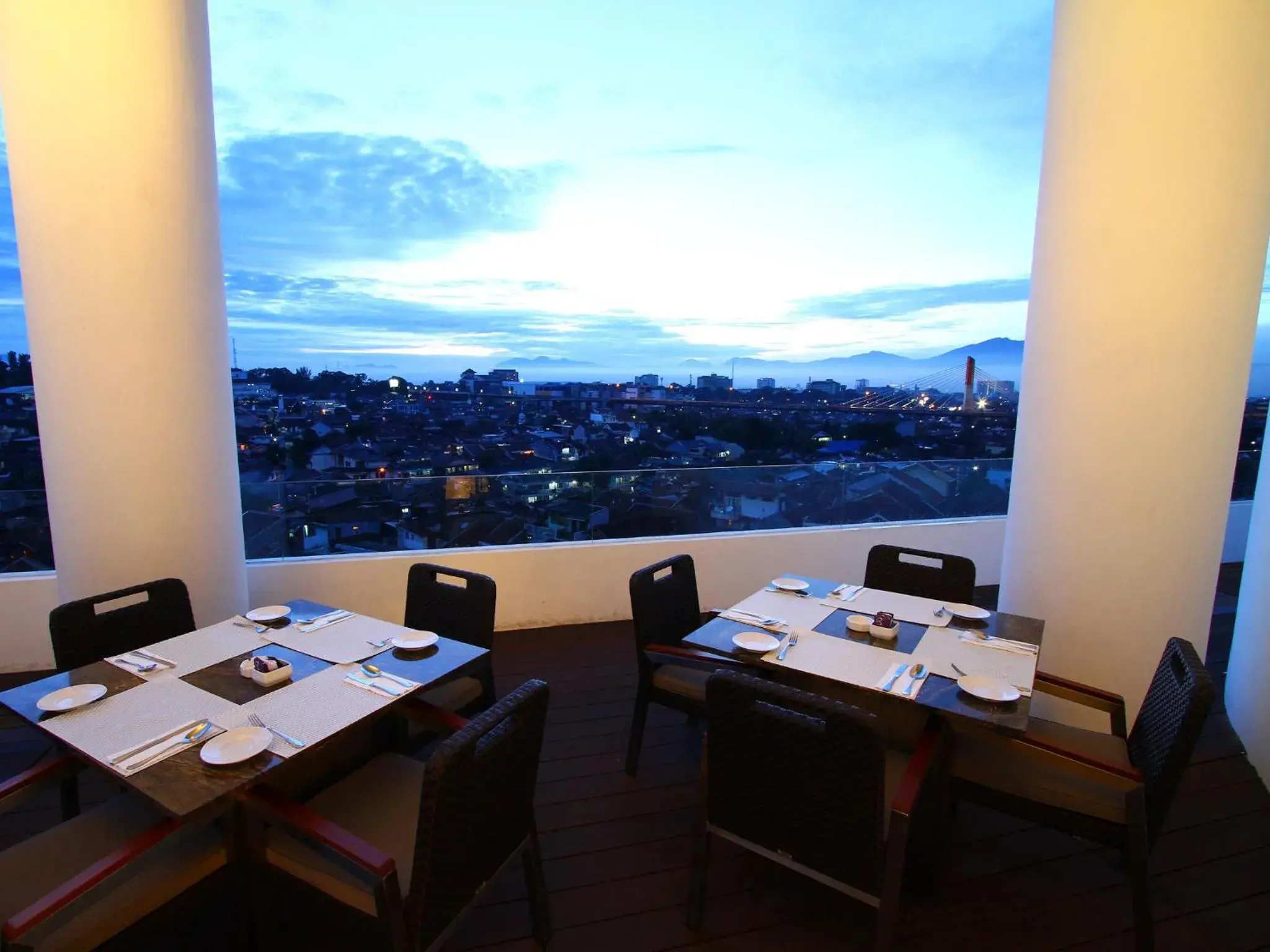 Restaurant/places to eat in Sensa Hotel Bandung