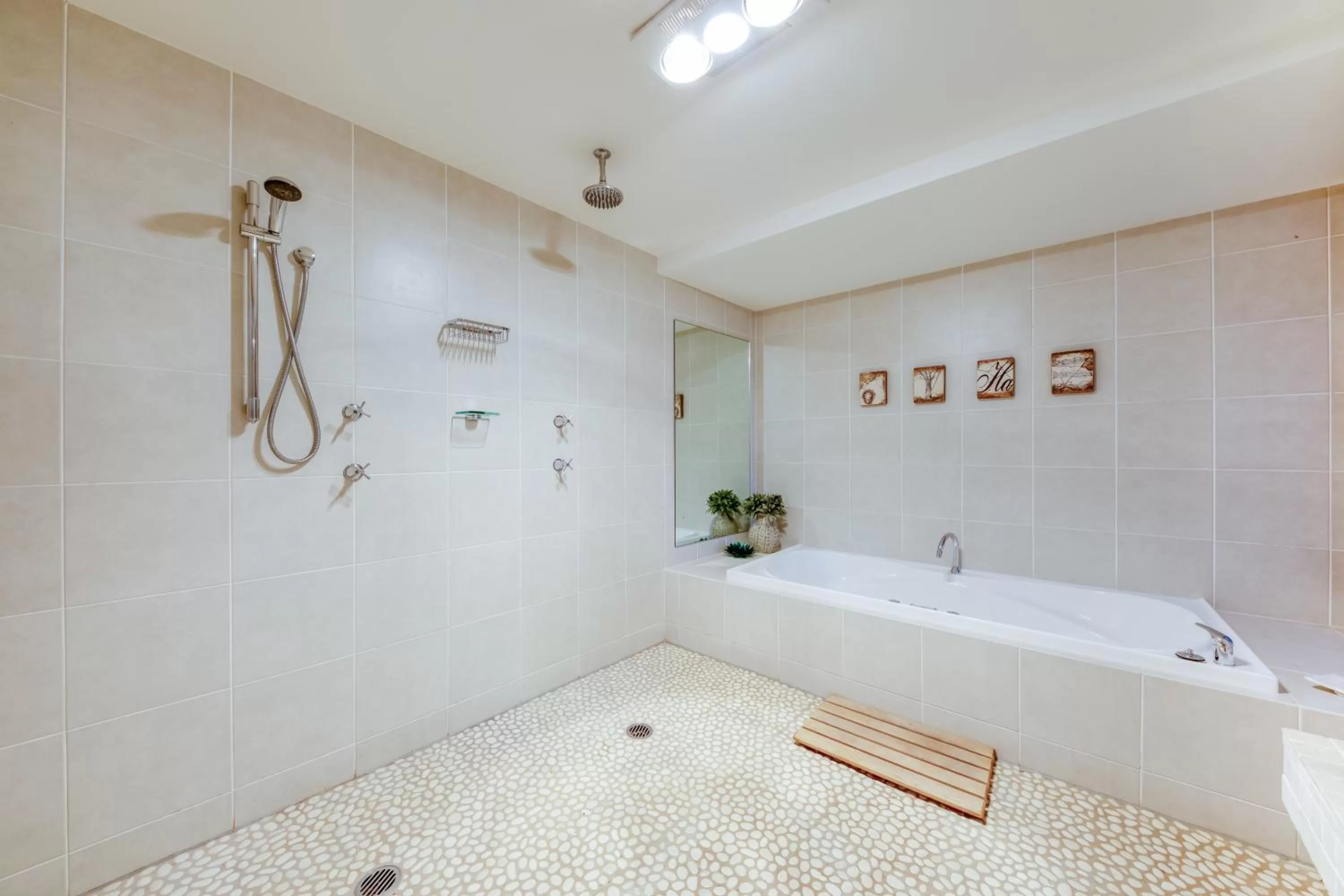 Shower in Taman Sari Sunshine Coast Romantic Pet-Friendly Hinterland Retreat
