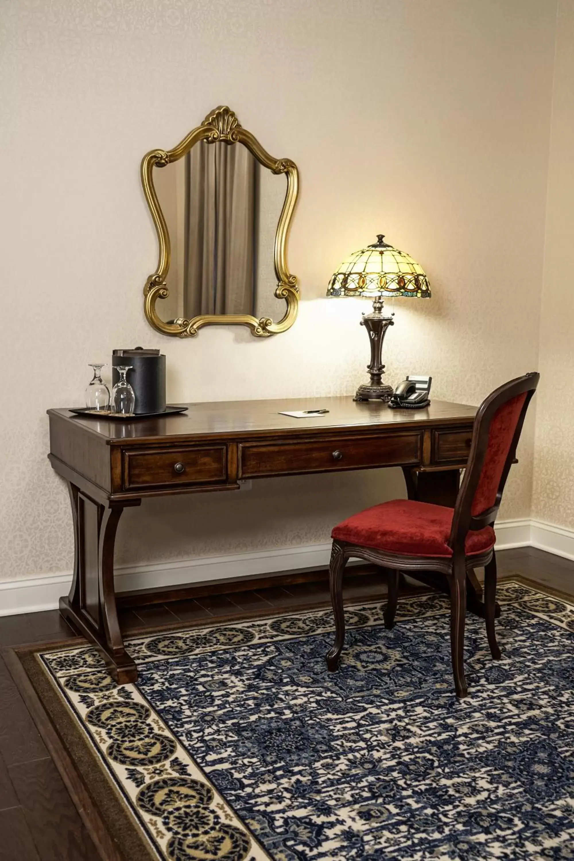 hair dresser, Seating Area in The Mount Vernon Grand Hotel