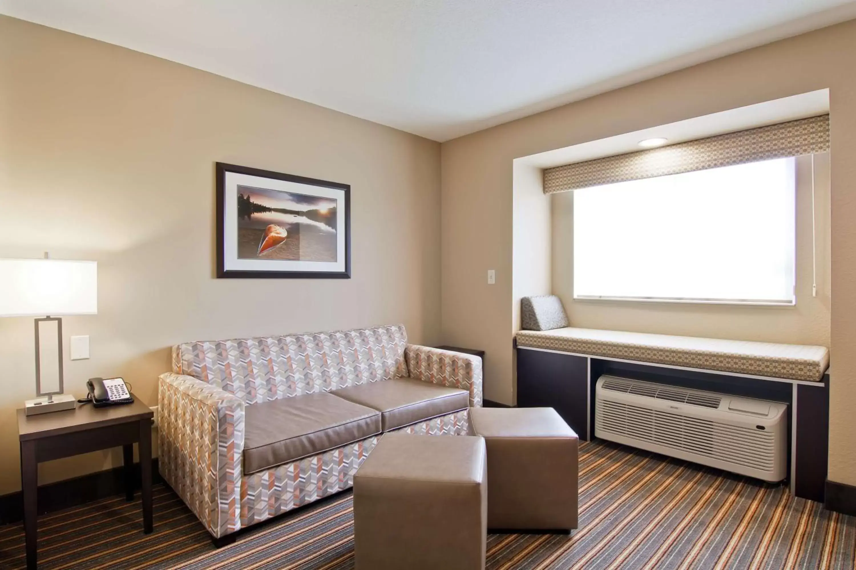 Photo of the whole room, Seating Area in Best Western Plus Woodstock Inn & Suites