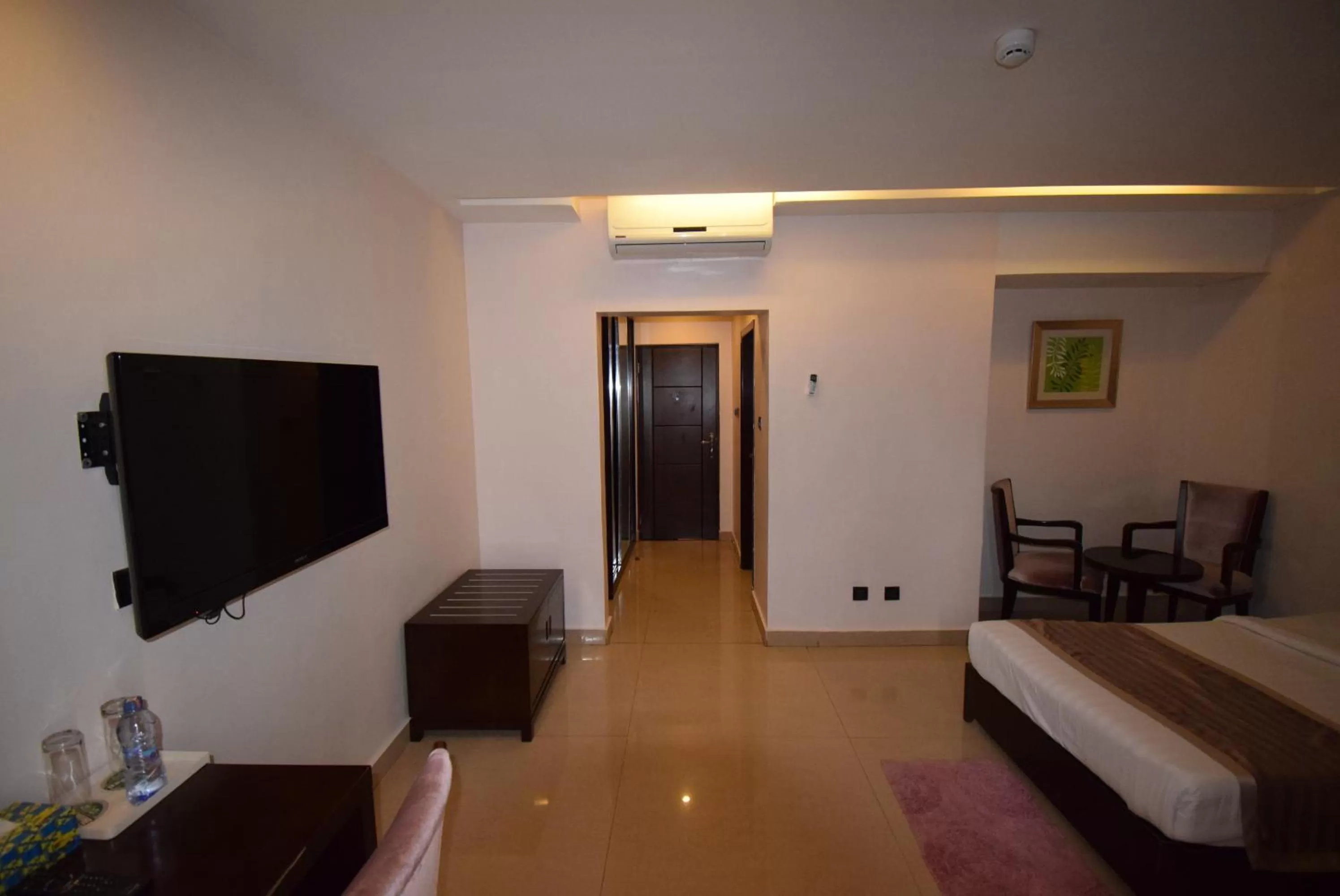 Bedroom, Bed in Noble House Hotel