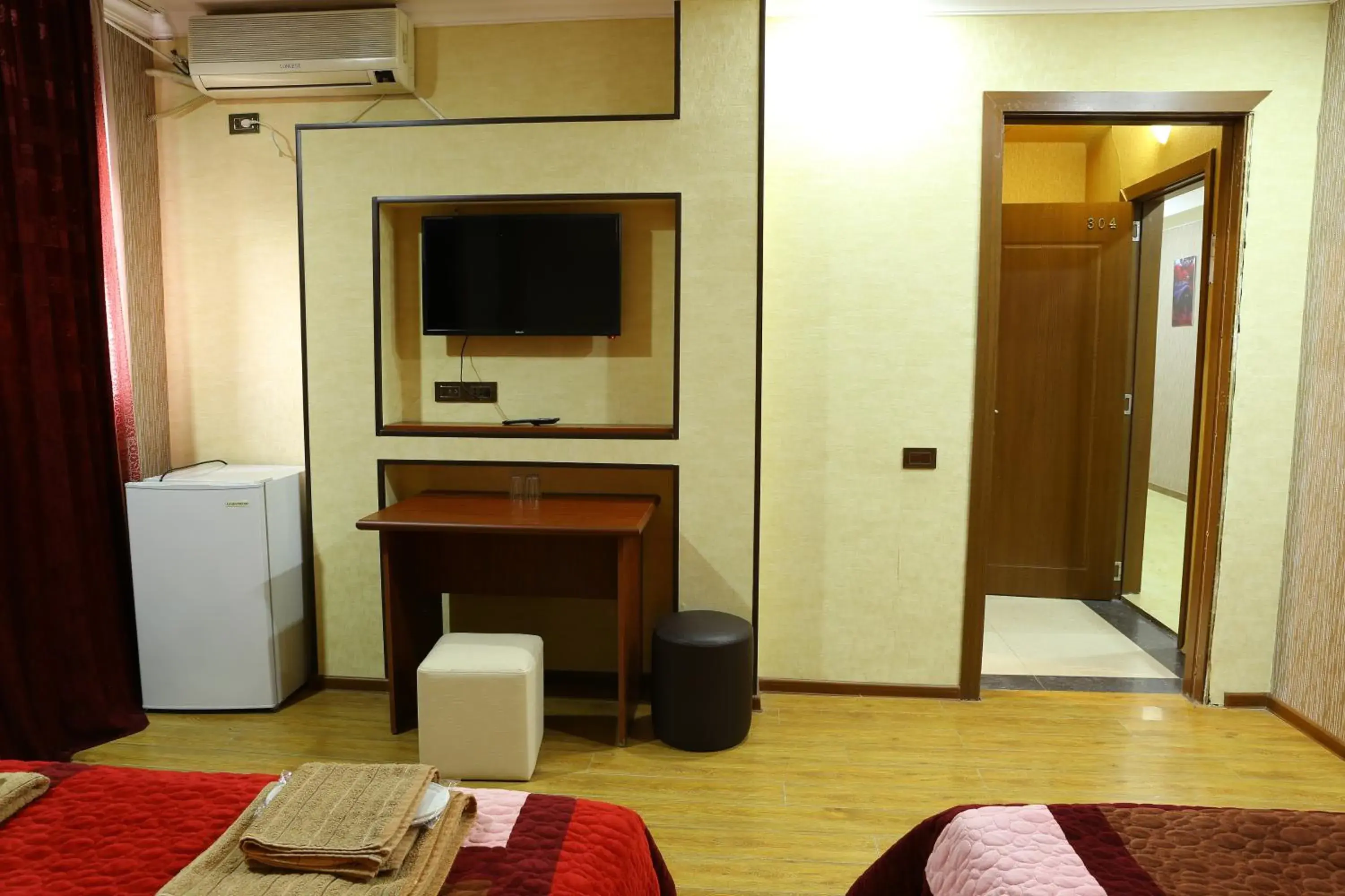 Bedroom, TV/Entertainment Center in Dkd-bridge Hotel