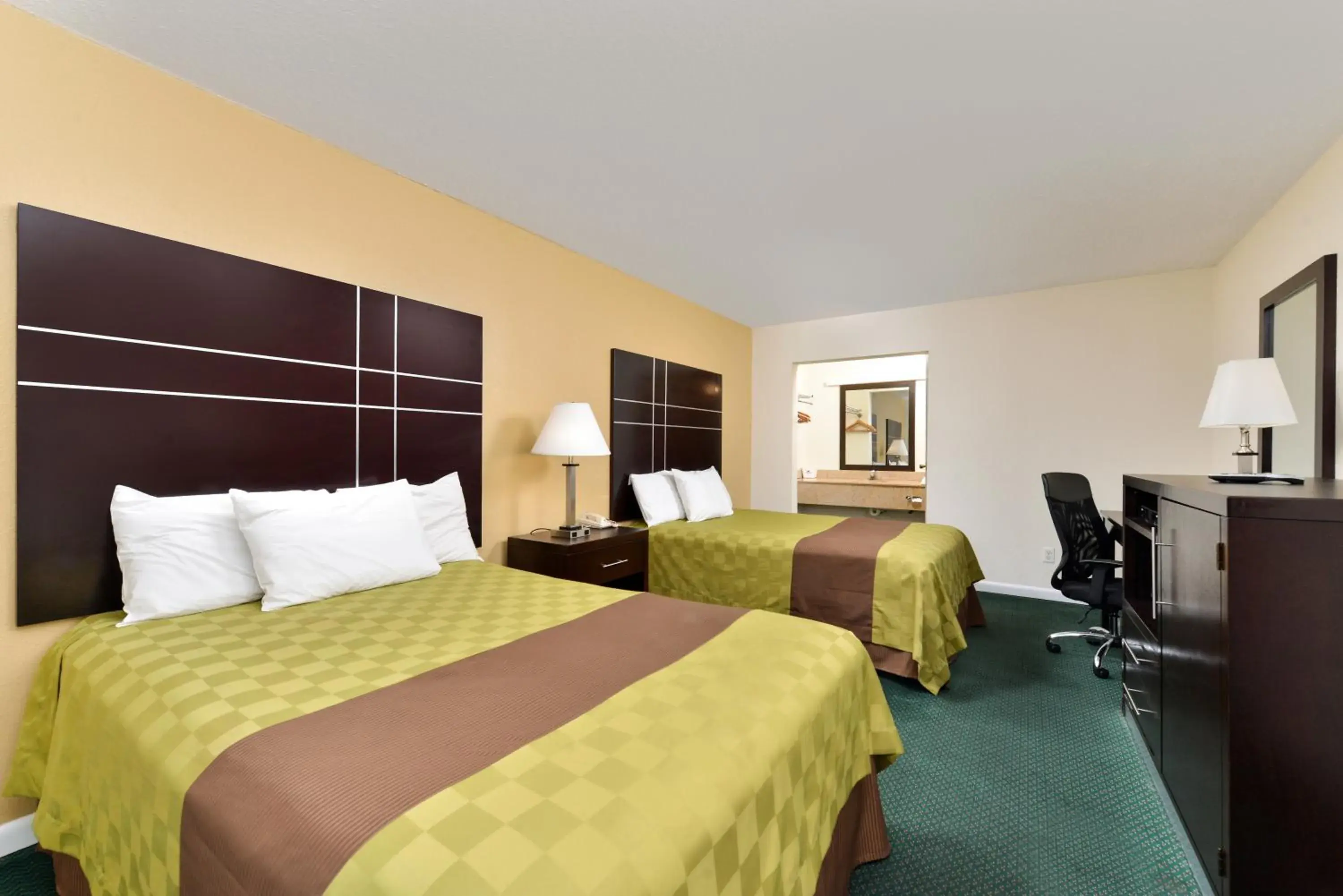 Double Room with Two Double Beds - Smoking in Americas Best Value Inn - Port Jefferson Station - Long Island