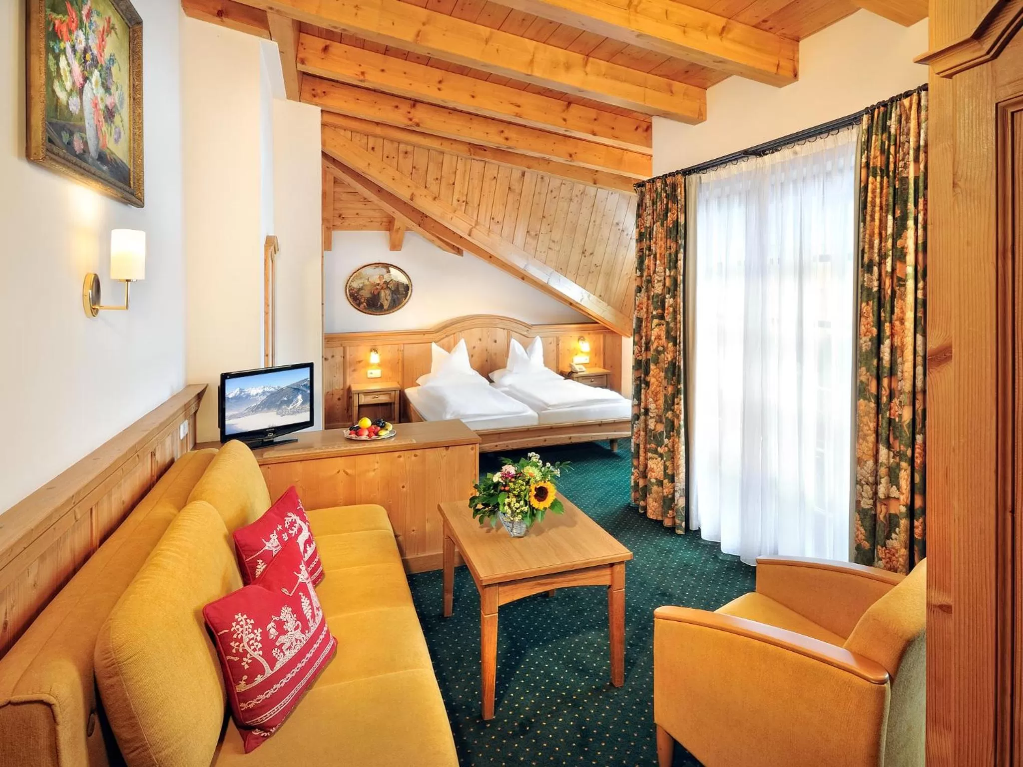Photo of the whole room, Bed in Hotel zum Hirschen Zell am See