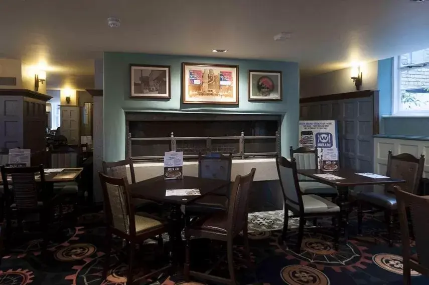Restaurant/Places to Eat in The Crown Hotel Wetherspoon