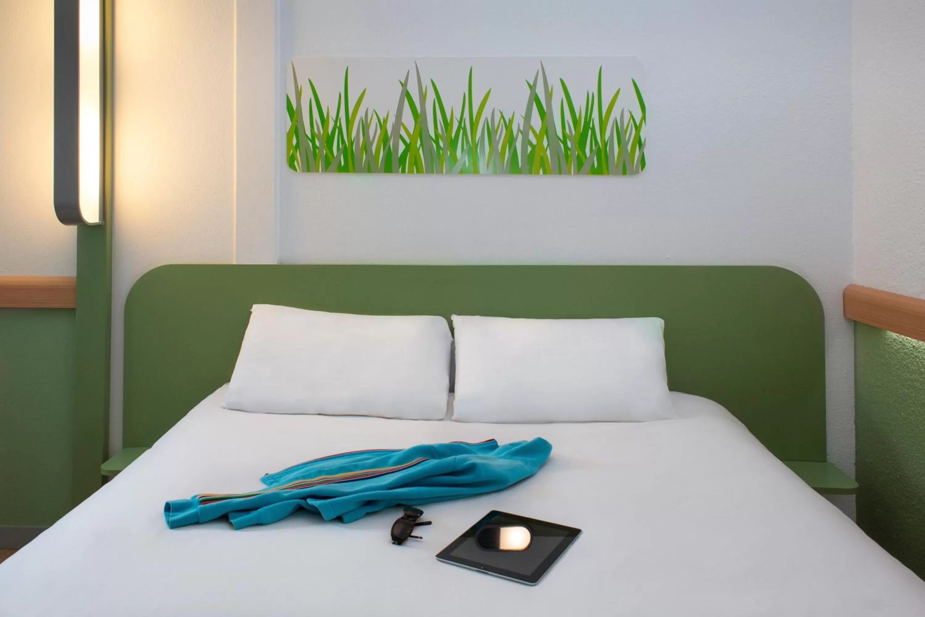 Photo of the whole room, Bed in ibis budget Chambéry Sud Challes Les Eaux