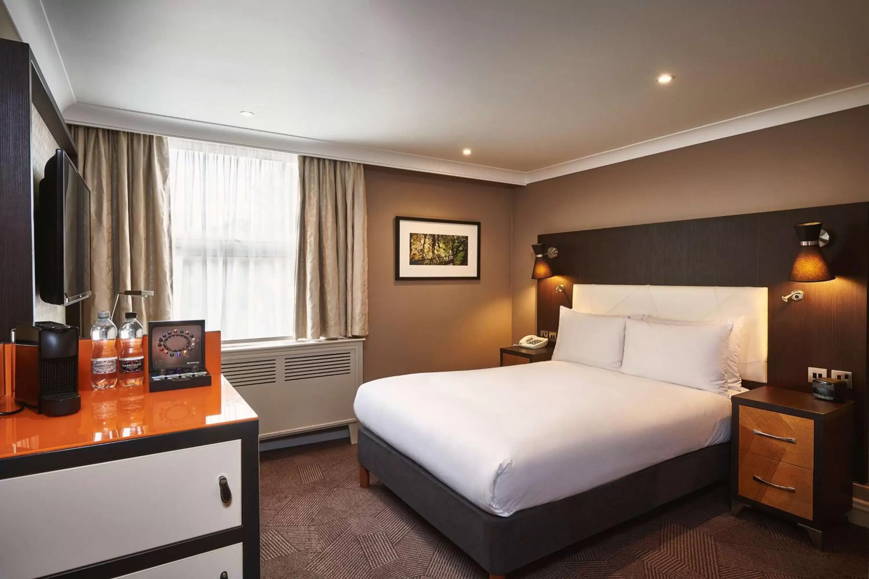 Bedroom, Bed in DoubleTree by Hilton London Ealing