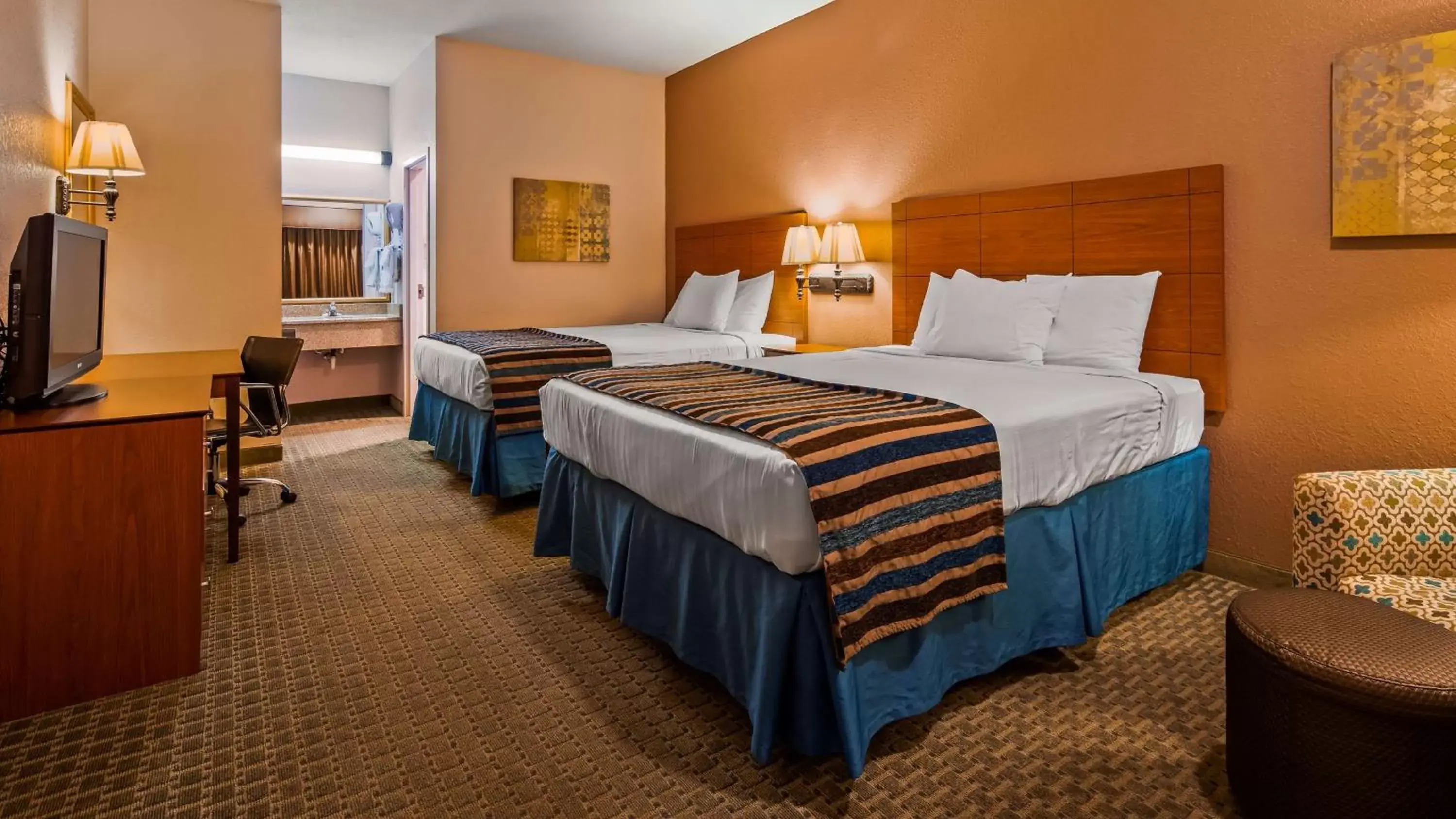 Photo of the whole room, Bed in SureStay Hotel by Best Western Ottawa