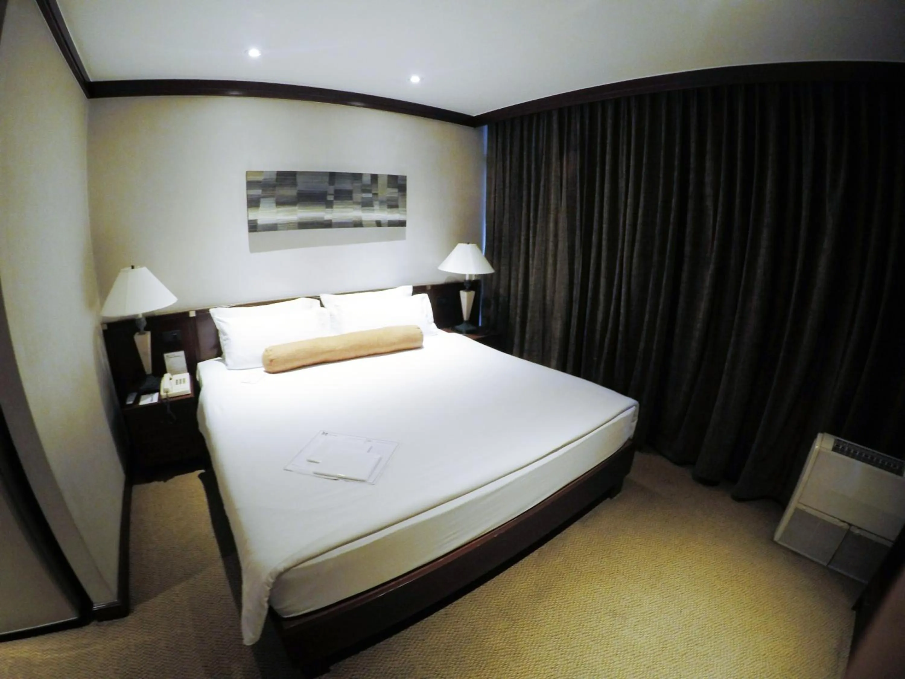 Bedroom, Bed in City Lodge Bangkok