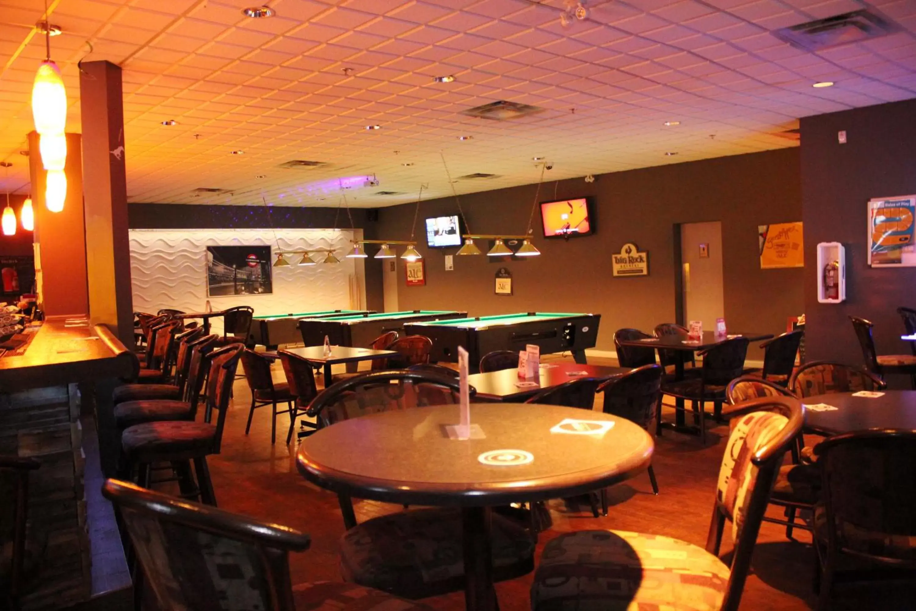 Lounge or bar, Restaurant/Places to Eat in Ramada by Wyndham Edmonton South