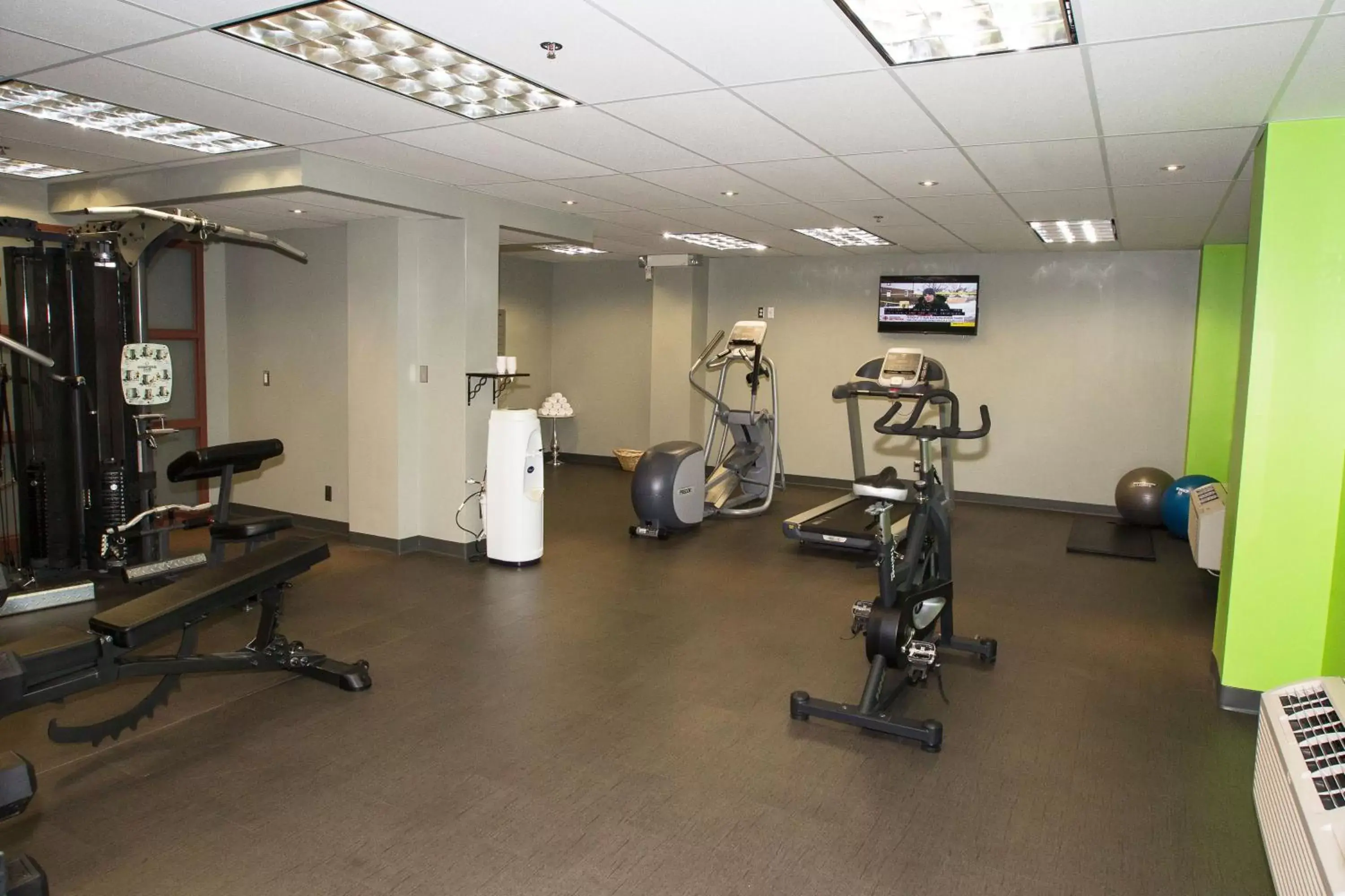Fitness centre/facilities, Fitness Center/Facilities in Coast Hotel & Convention Centre