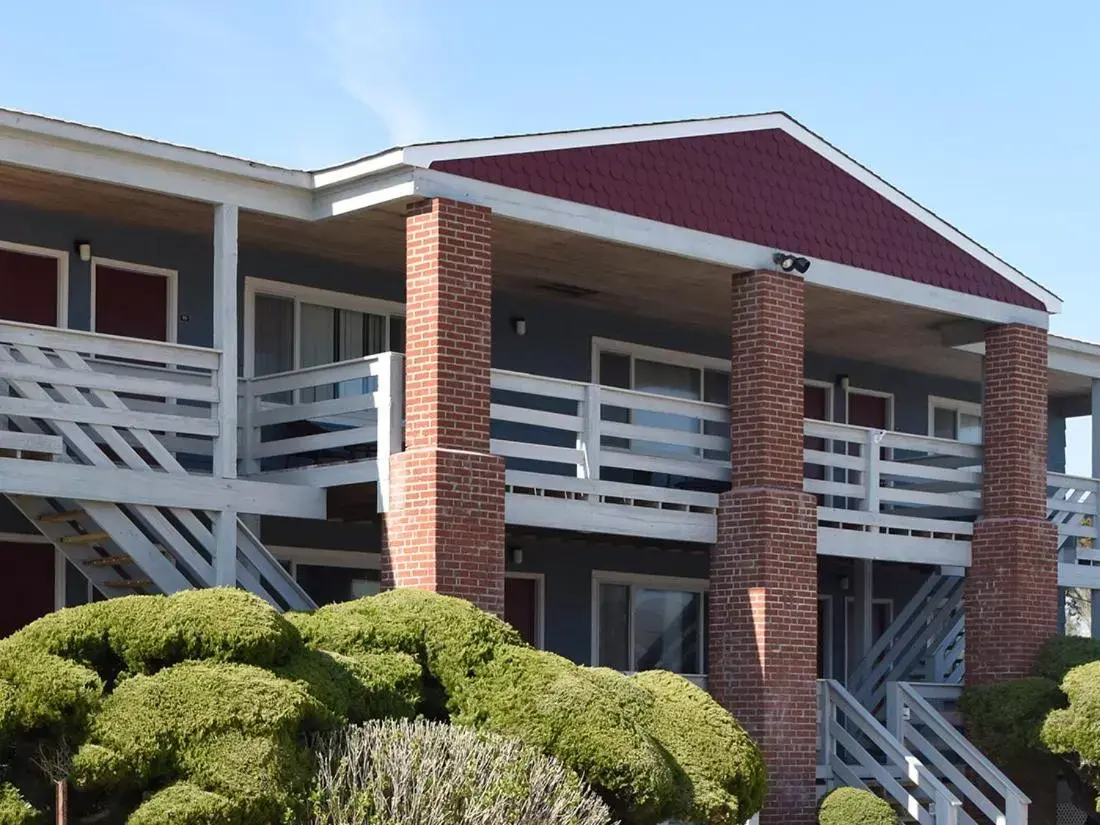 Facade/entrance, Property Building in Montauk Oceanside Suites