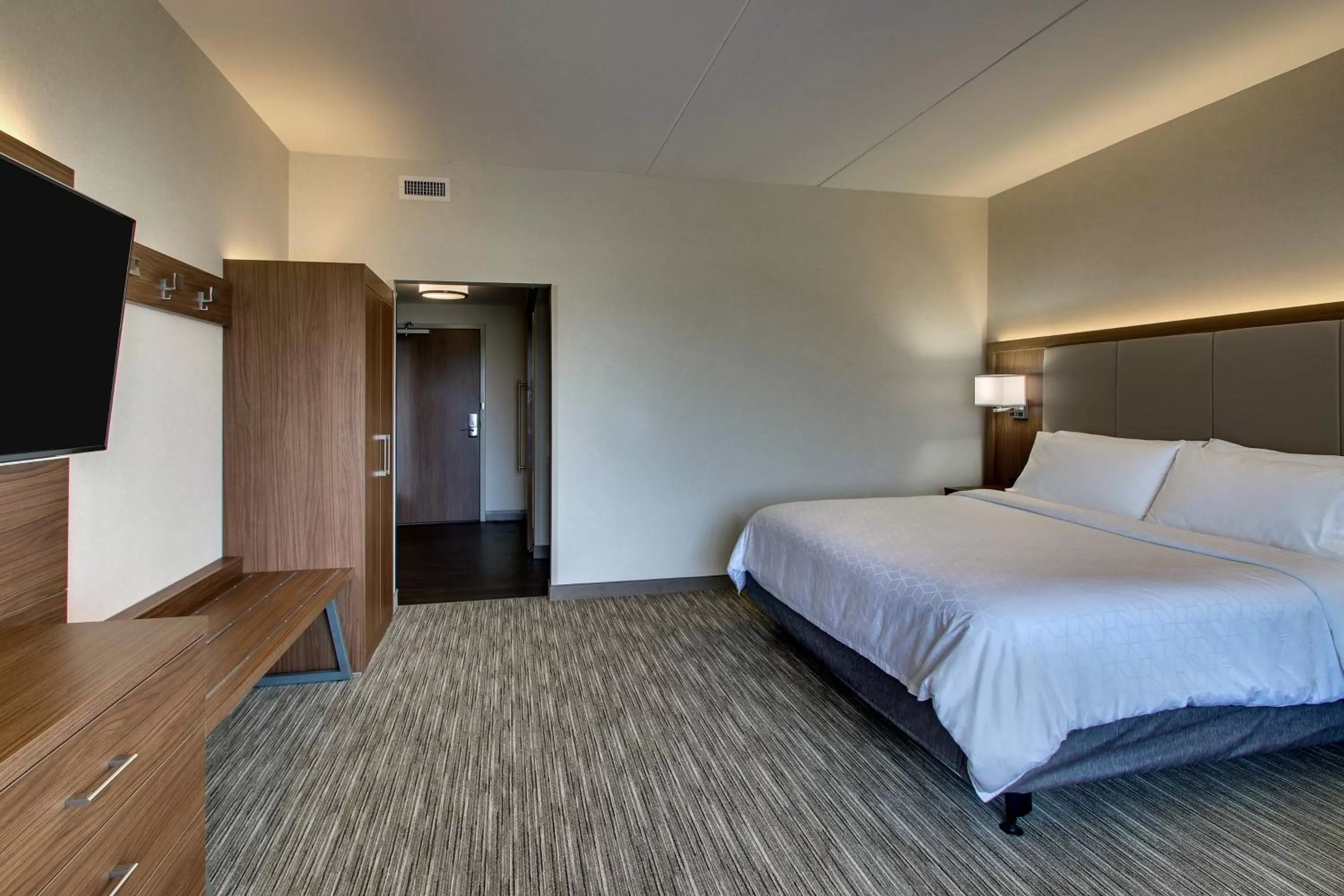 Photo of the whole room, Bed in Holiday Inn Express & Suites Troy by IHG