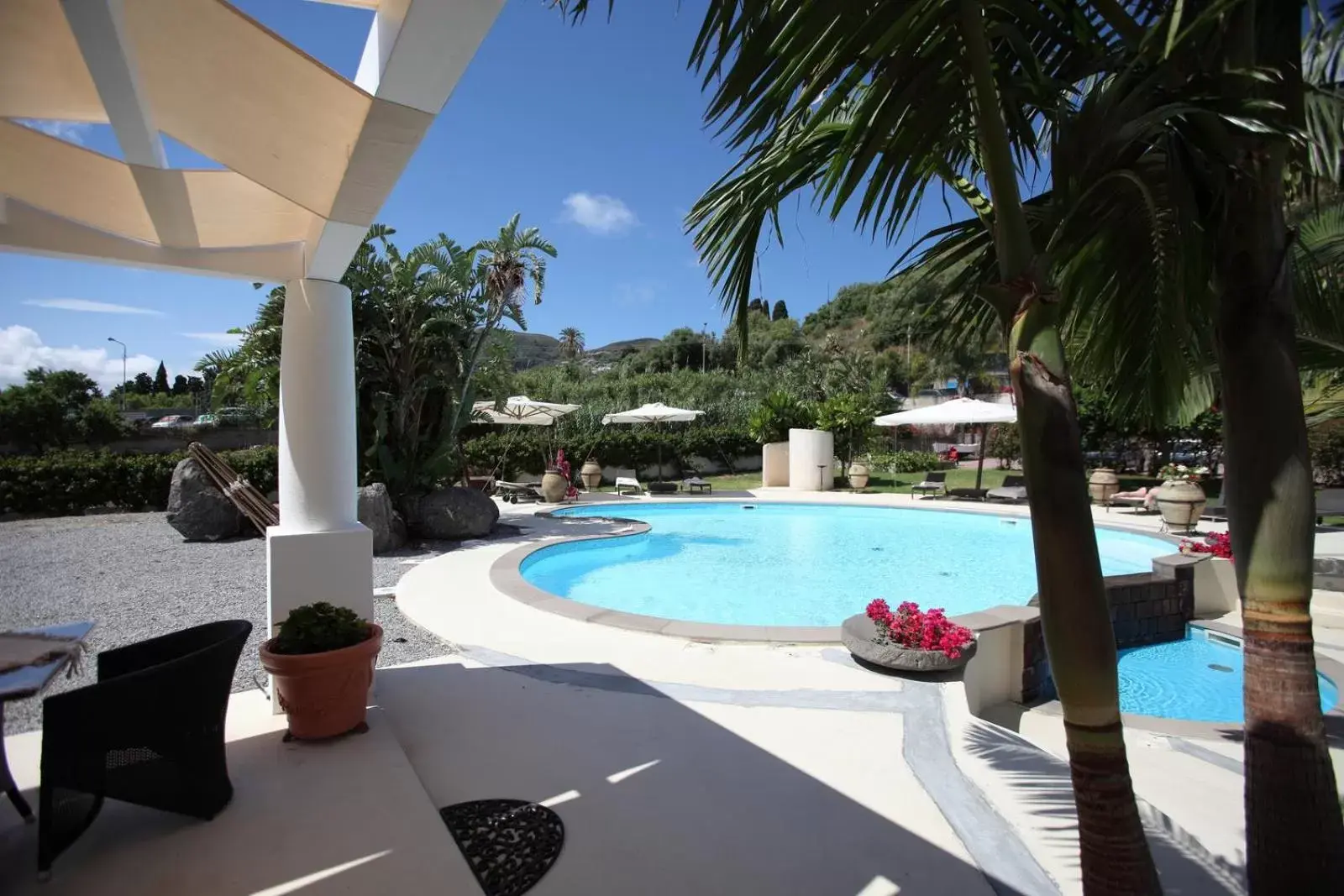 Solarium, Swimming Pool in Residence Hotel La Giara