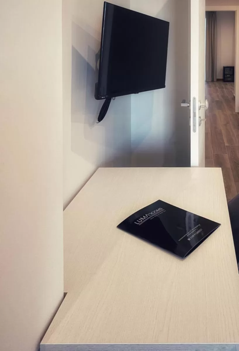 TV/Entertainment Center in Lumarooms B&B