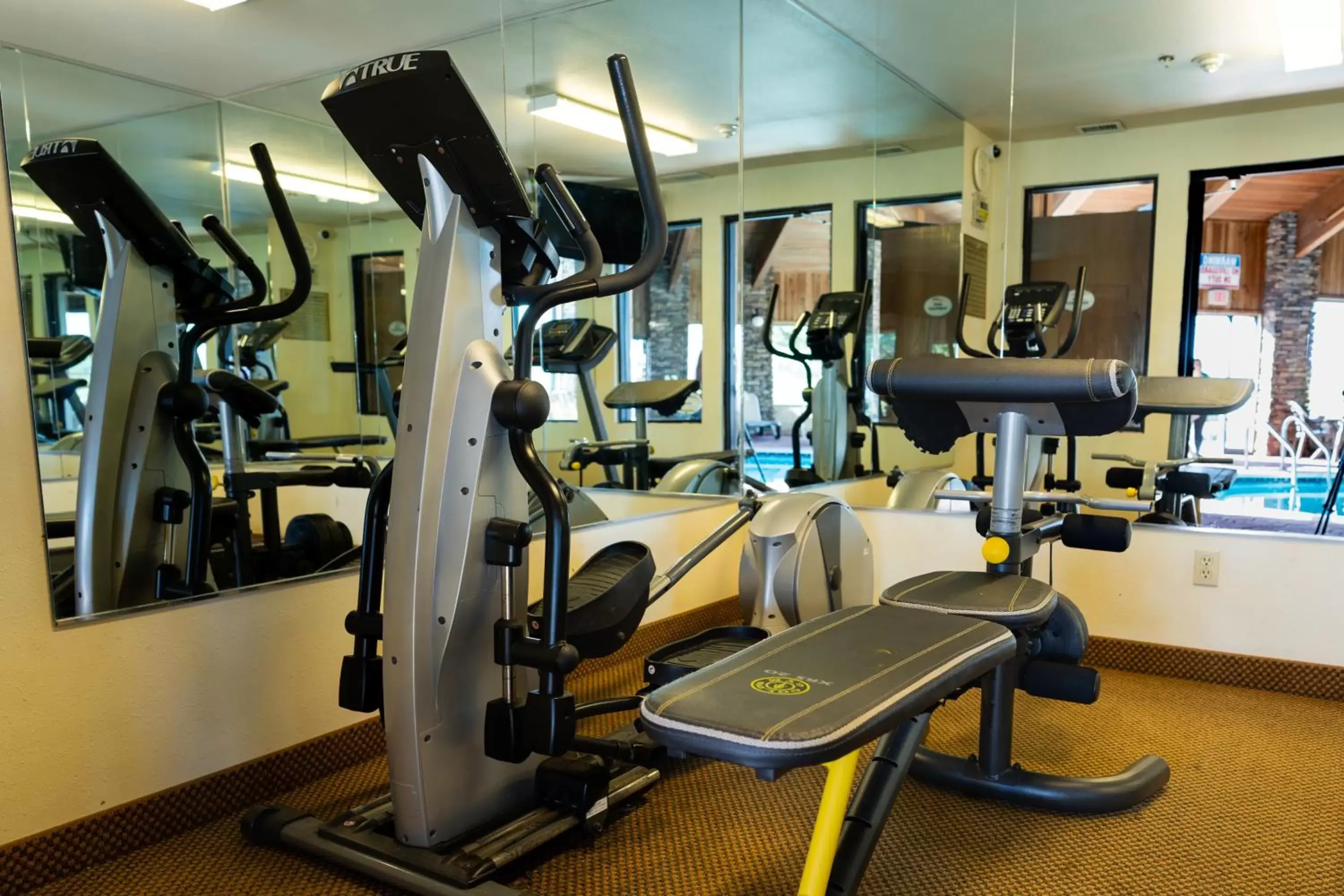 Fitness centre/facilities, Fitness Center/Facilities in Pinedale Hotel & Suites