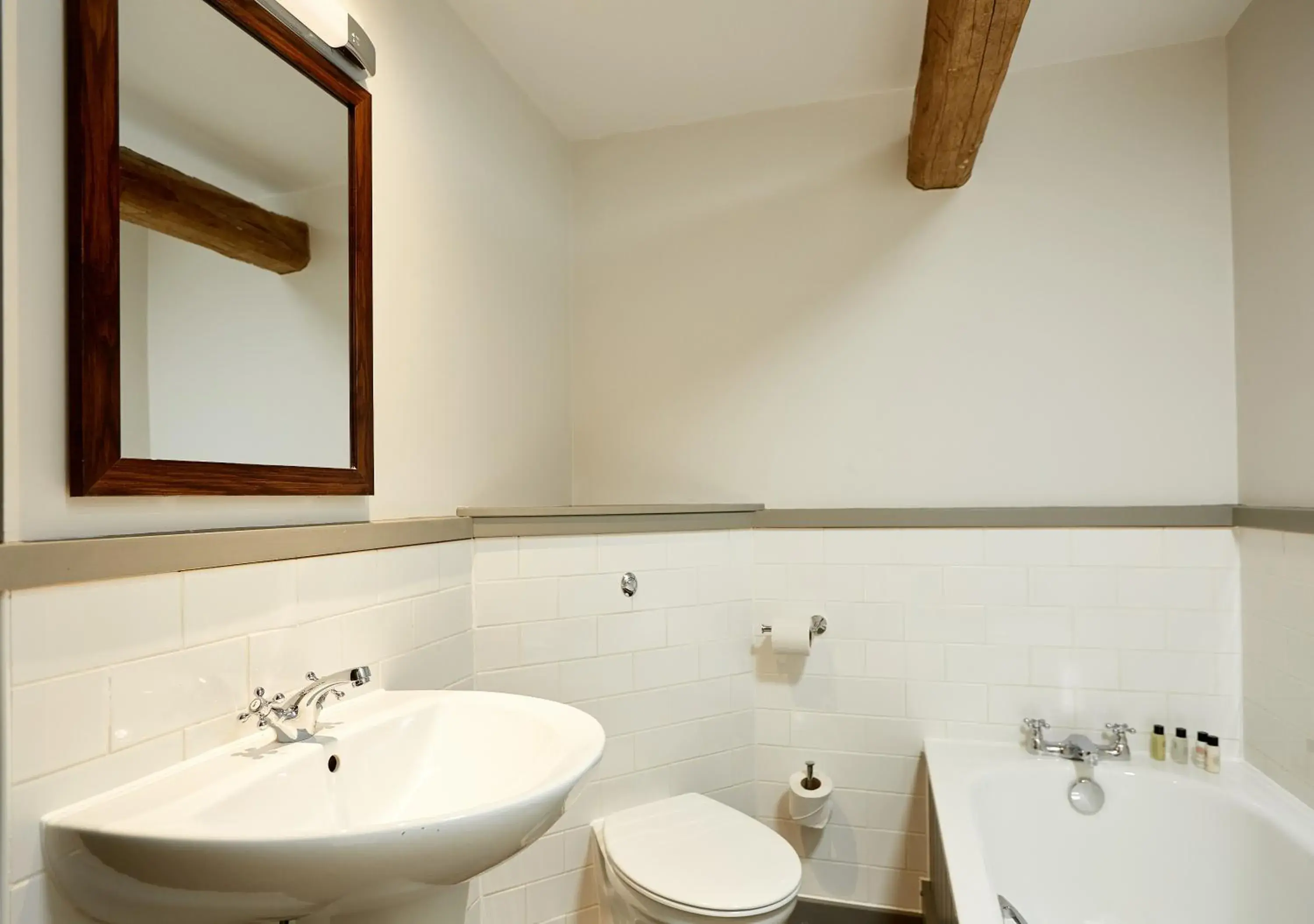 Bathroom in Kings Head by Chef & Brewer Collection