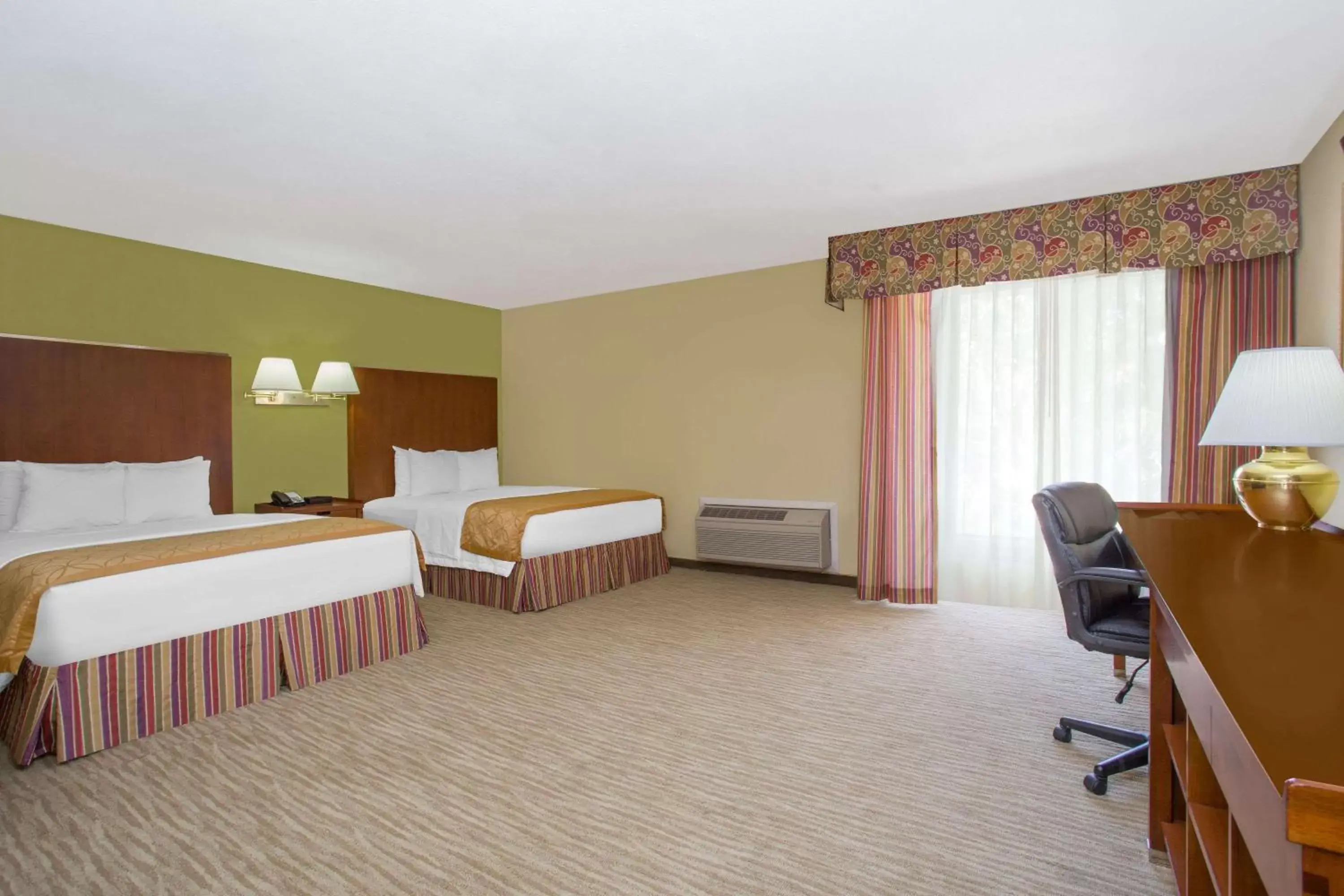 Photo of the whole room, Bed in Days Inn & Suites by Wyndham Red Rock-Gallup