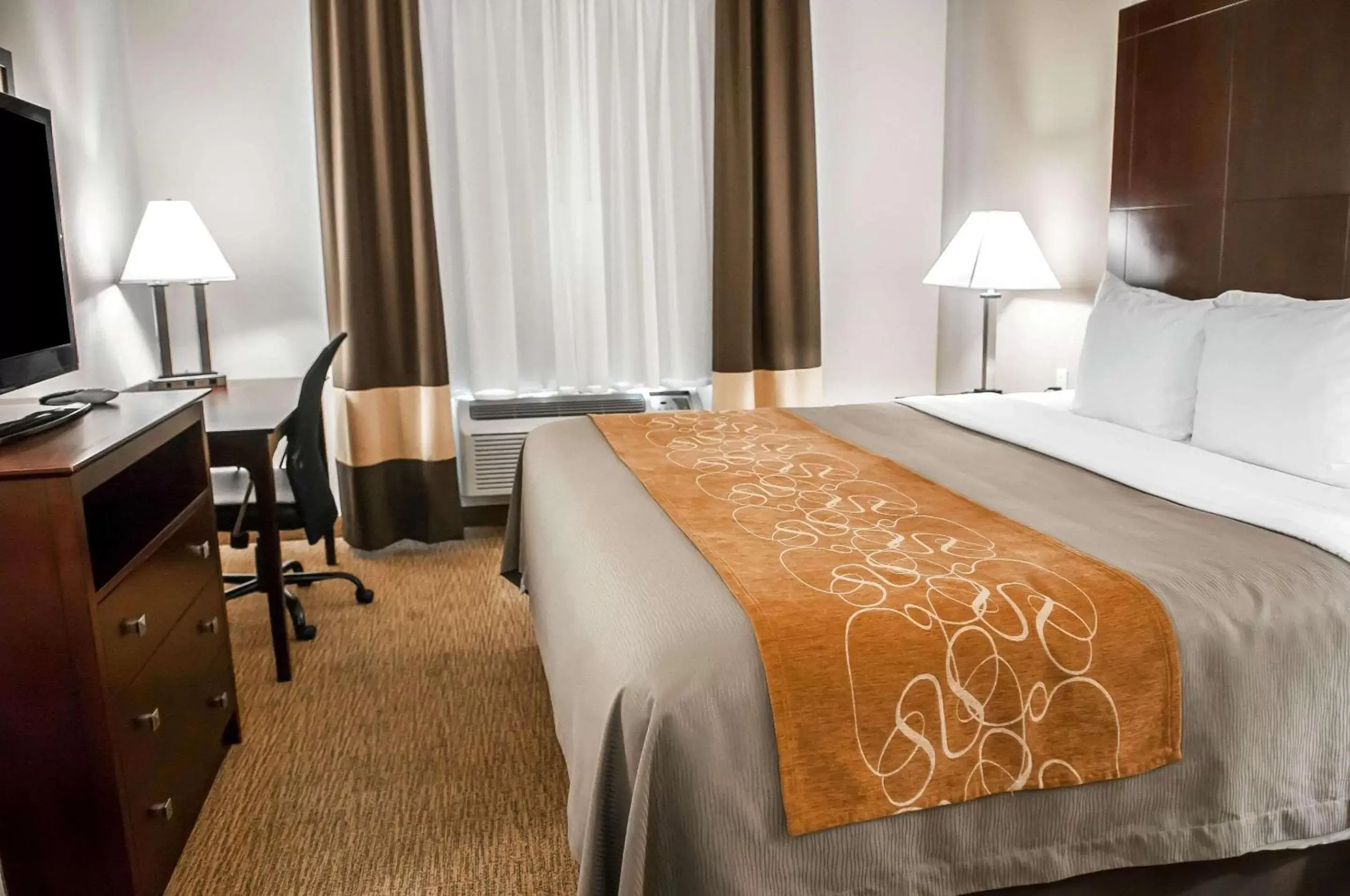 Photo of the whole room, Bed in Comfort Suites Albuquerque-North Journal Center Photo of the whole room, Bed in Comfort Suites Albuquerque-North Journal Center