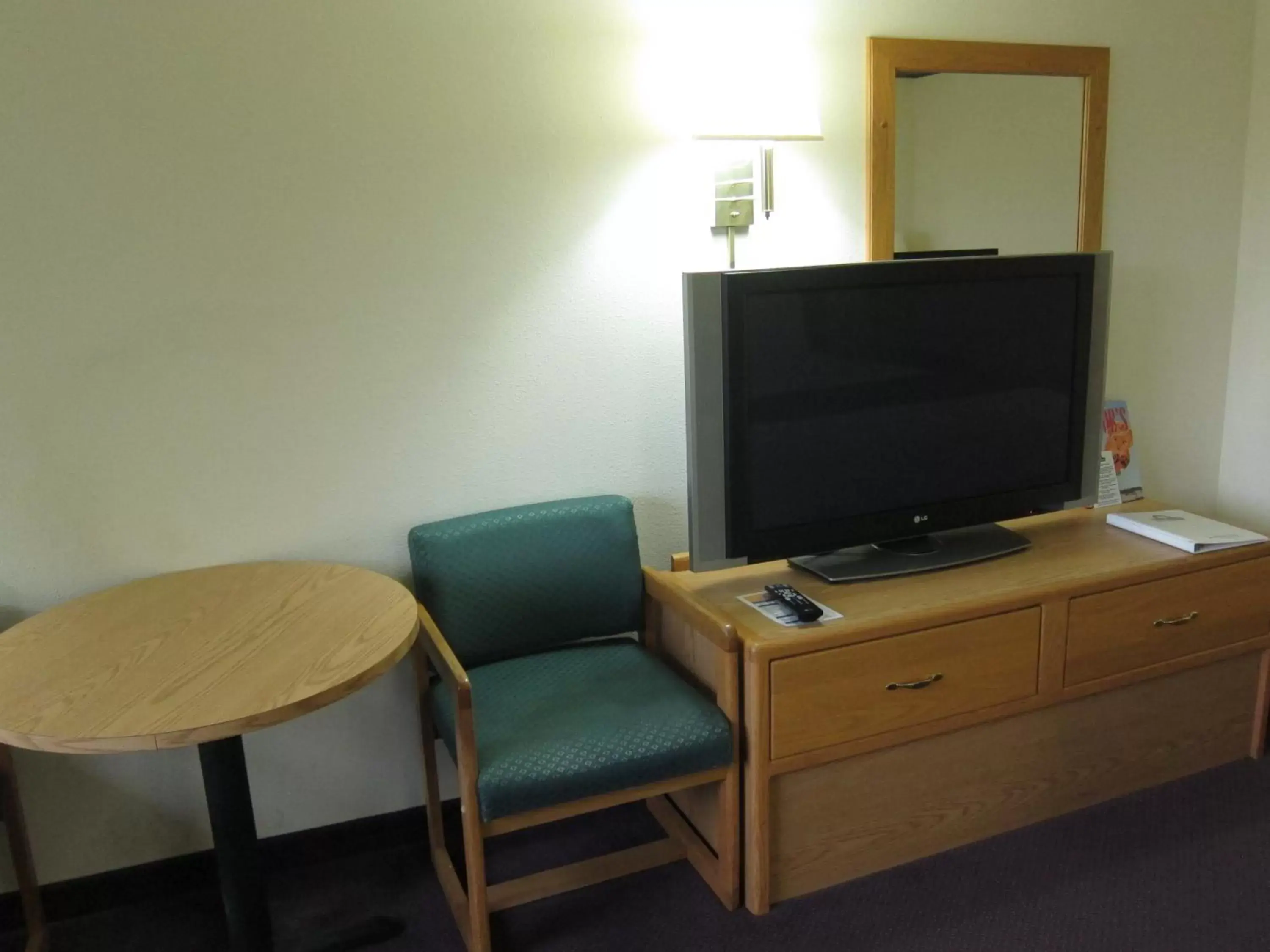 TV and multimedia, TV/Entertainment Center in Days Inn by Wyndham Ocean Shores