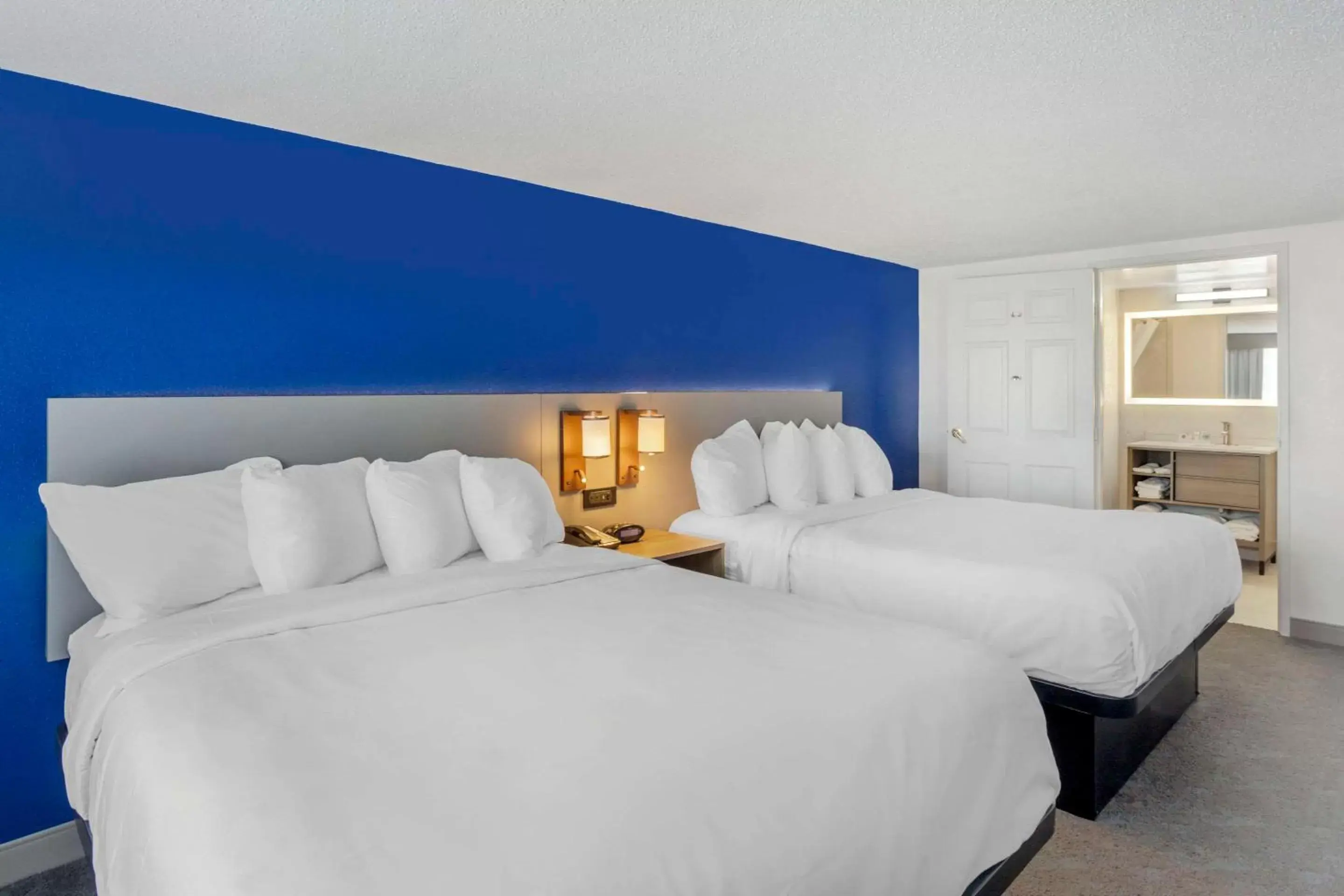 Bedroom, Bed in Comfort Inn & Suites Voorhees - Mt Laurel