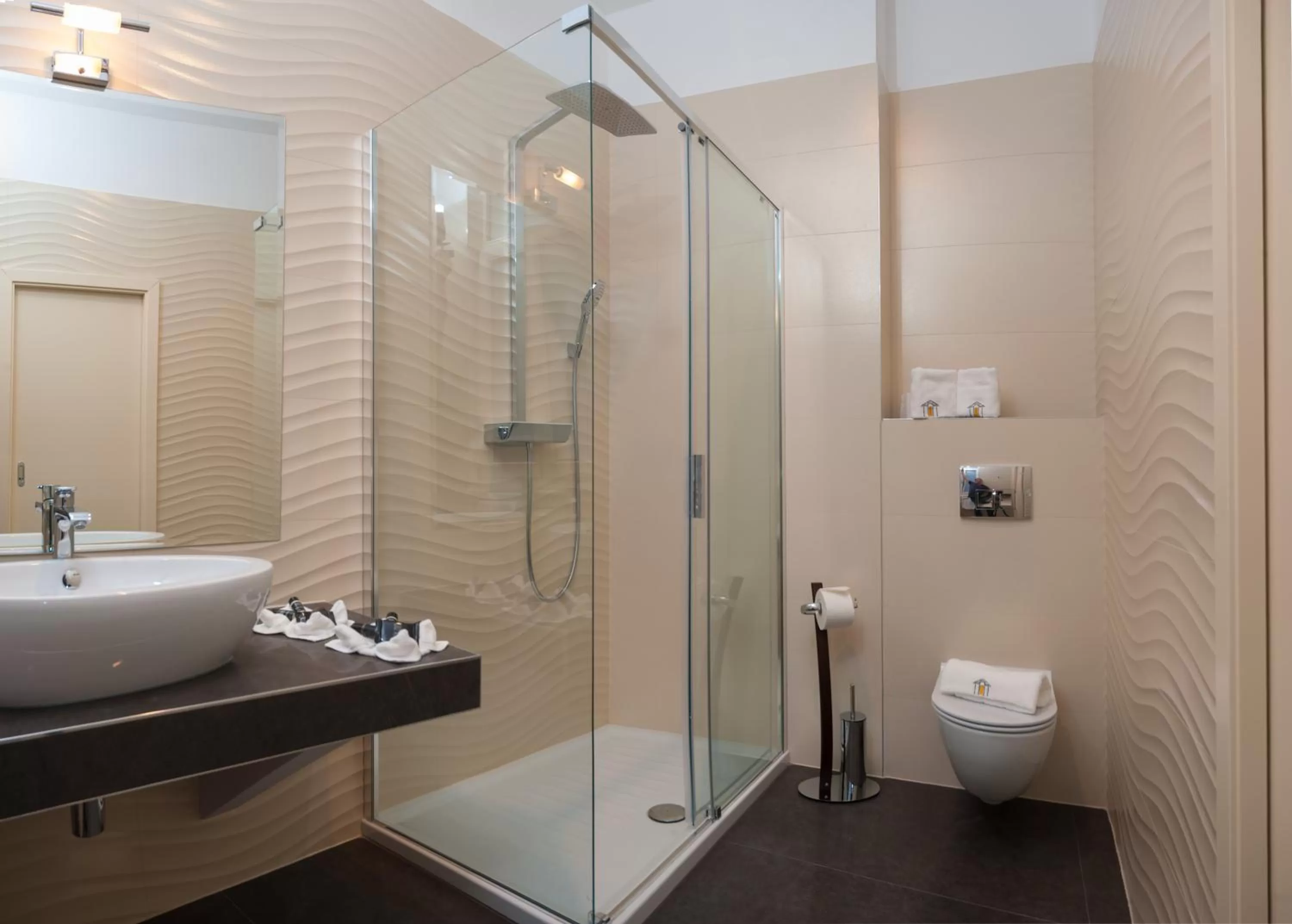 Shower in Heritage Hotel Antique Split