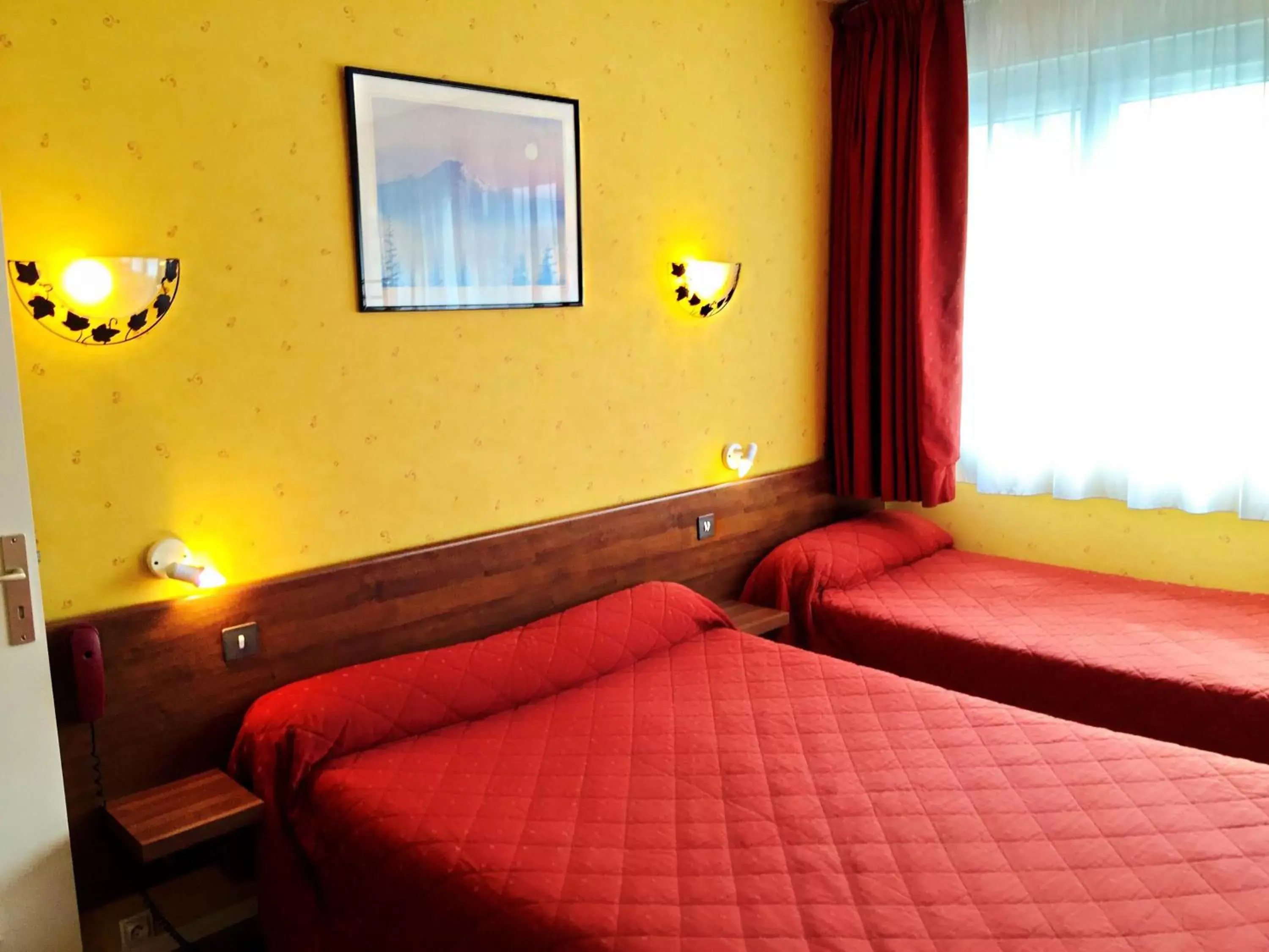 Bedroom, Bed in Hotel Saint-Aignan