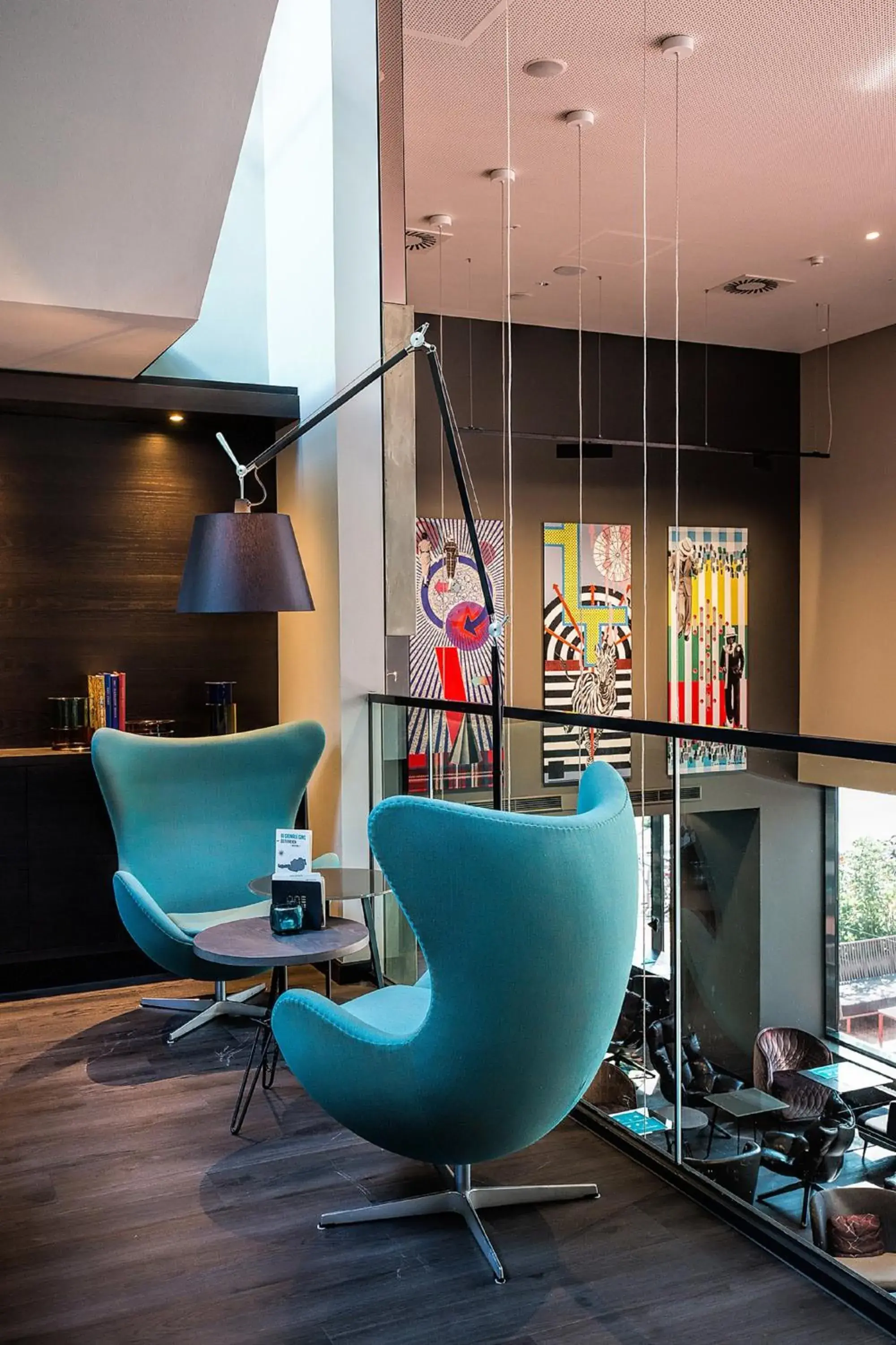 Lounge or bar in Motel One Wien Westbahnhof