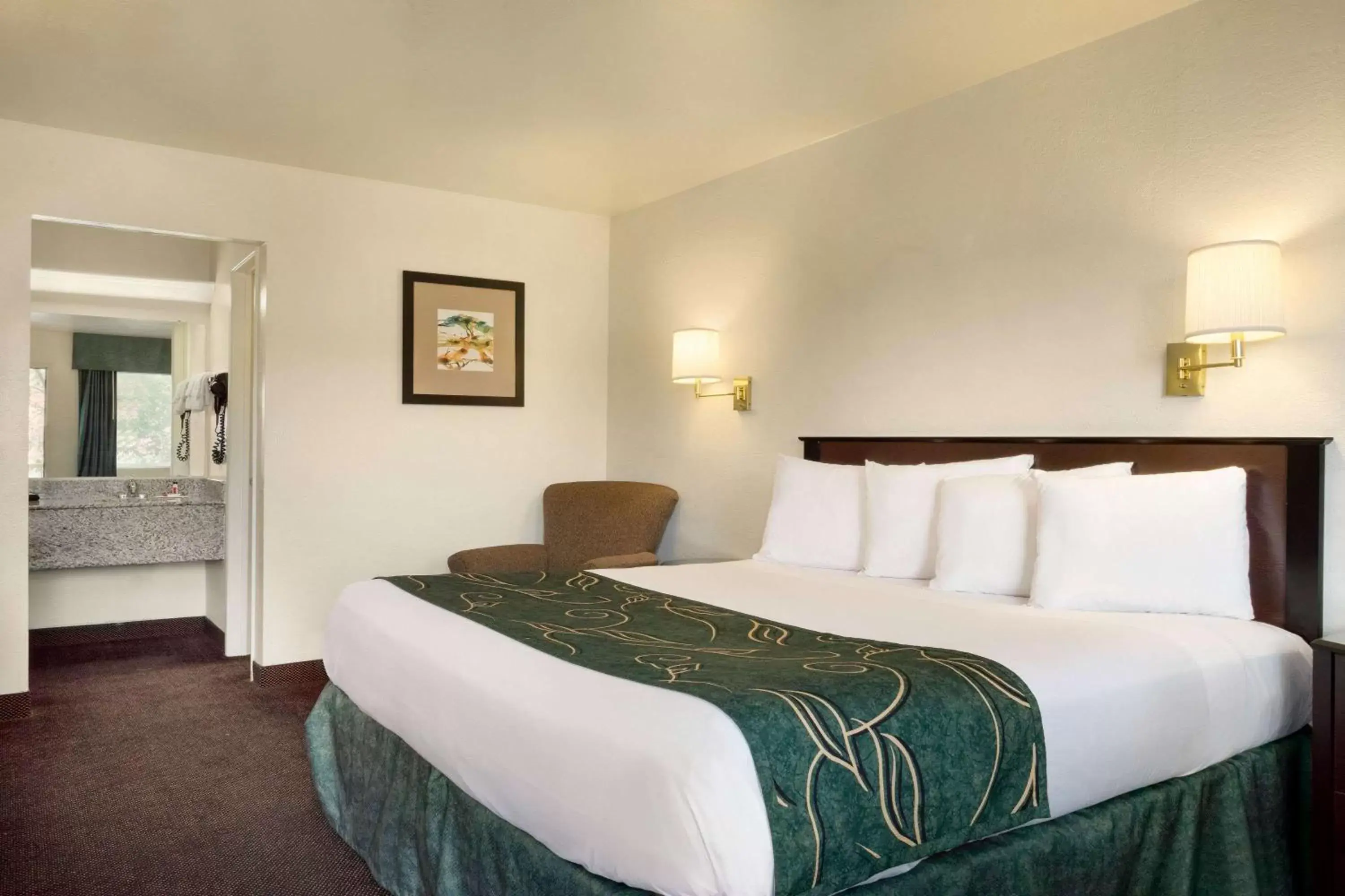 Photo of the whole room, Bed in Travelodge by Wyndham Winslow Photo of the whole room, Bed in Travelodge by Wyndham Winslow