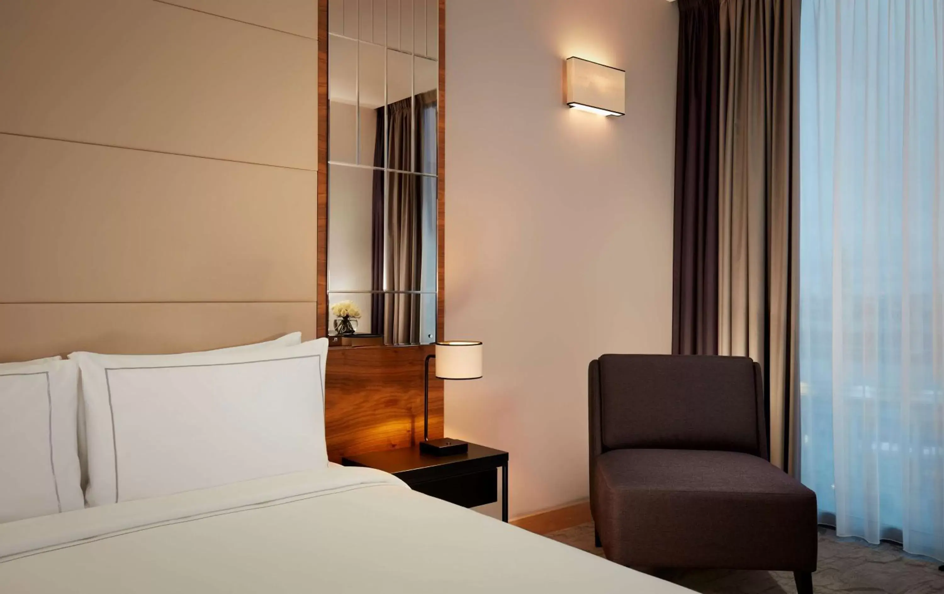 Bedroom, Bed in Park Plaza County Hall London
