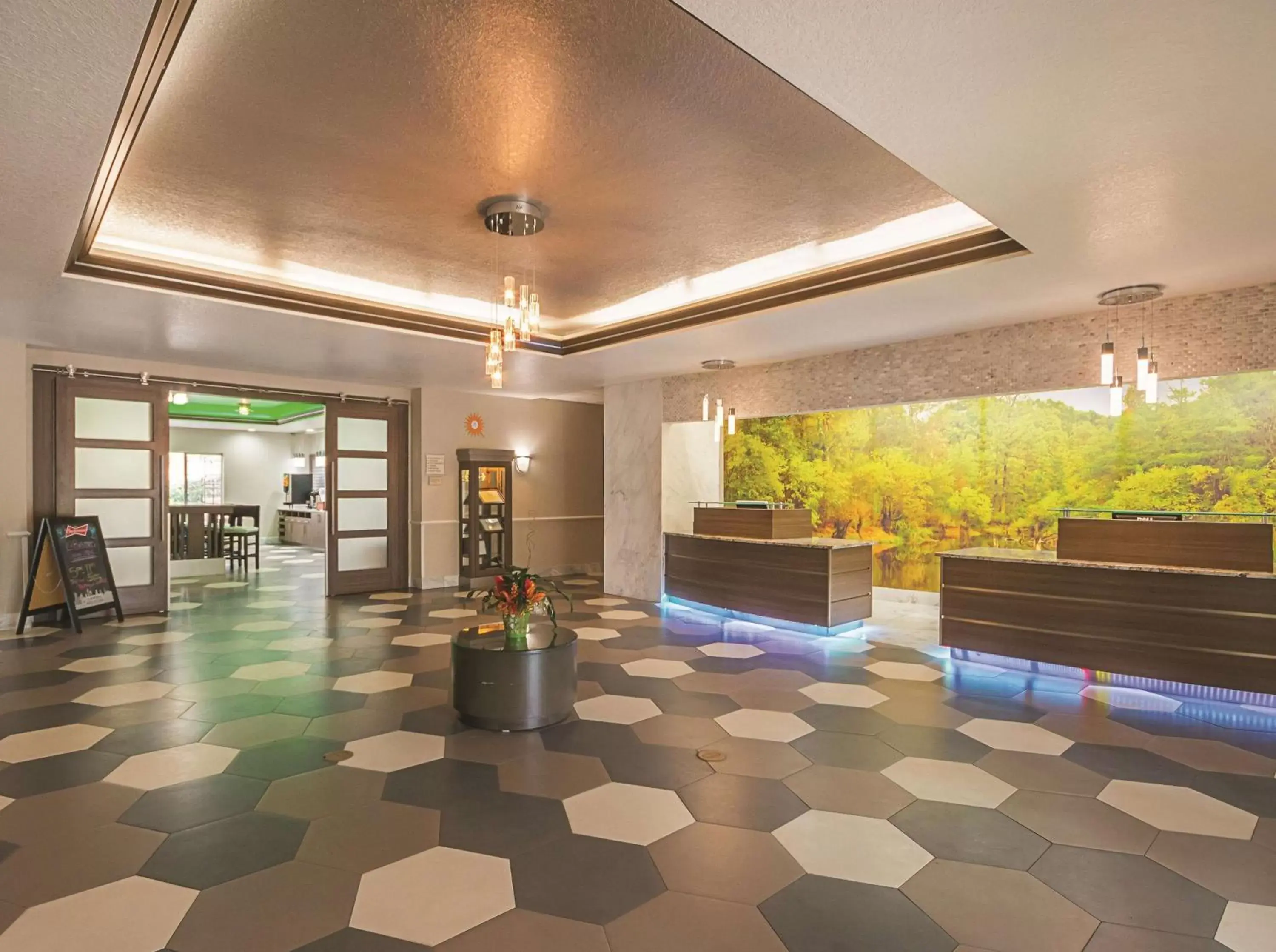 Lobby or reception in La Quinta Inn & Suite Kingwood Houston IAH Airport 53200