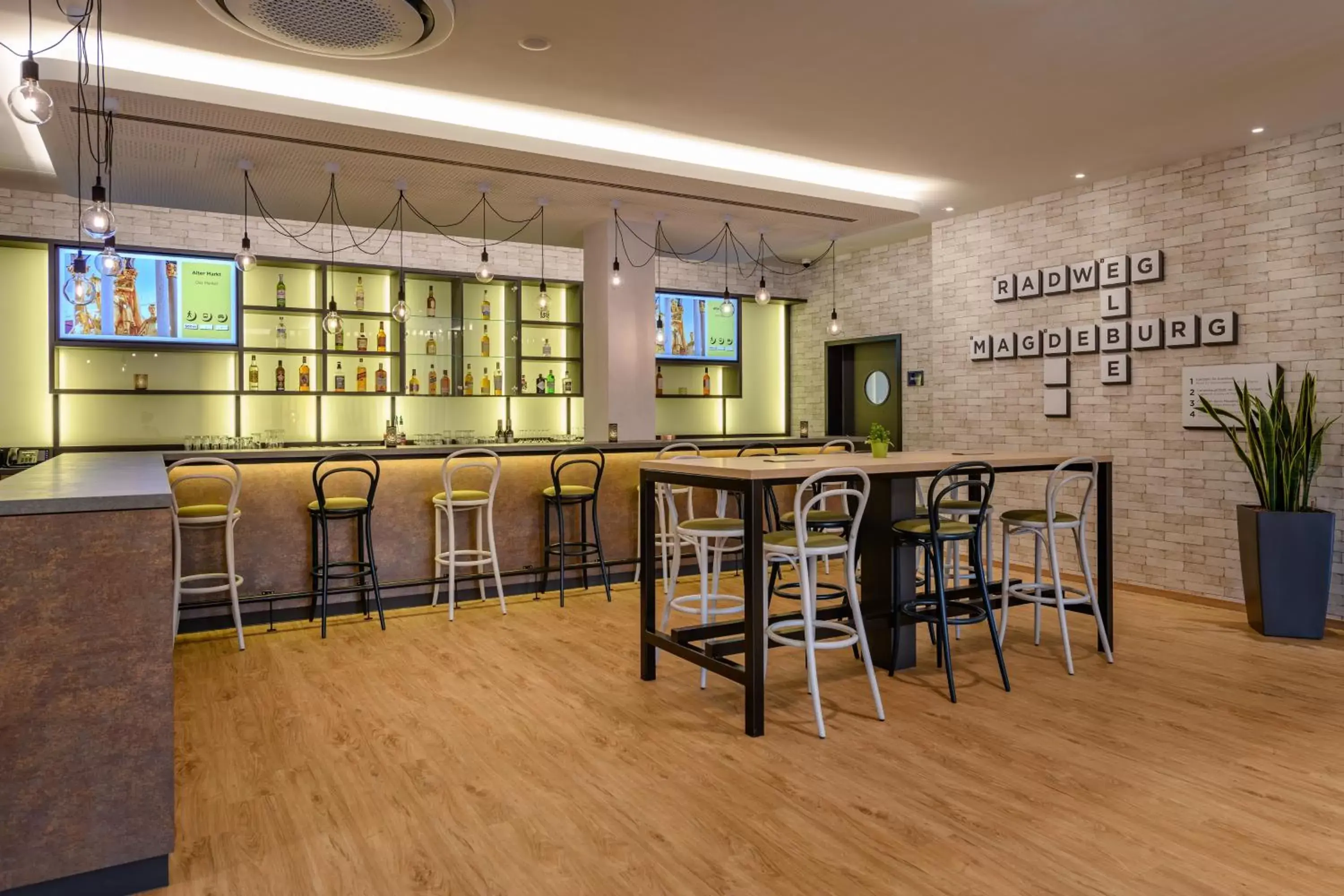 Lounge or bar, Restaurant/Places to Eat in ibis Styles Magdeburg