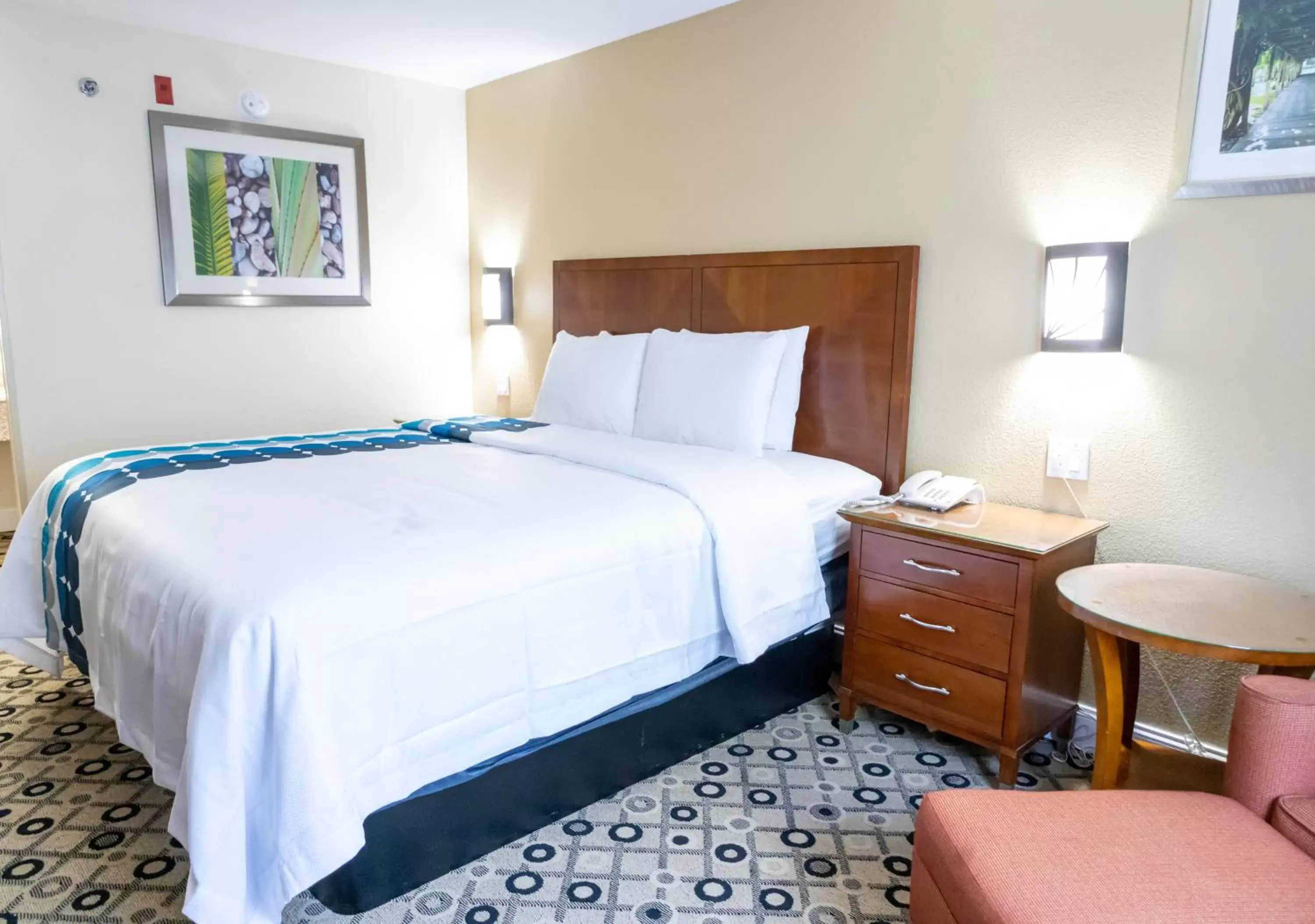 Bedroom, Bed in Days Inn by Wyndham College Park Atlanta Airport South