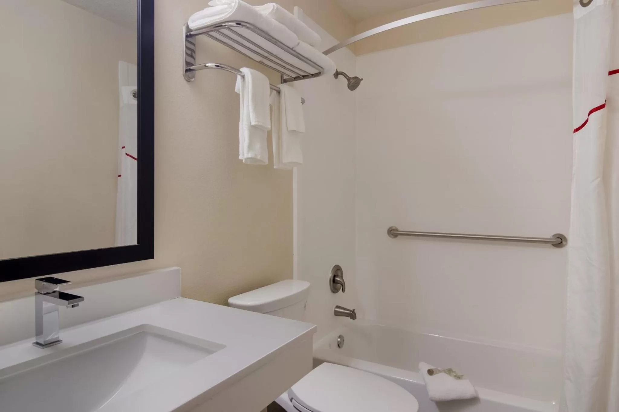 Bathroom in Red Roof Inn Greensburg