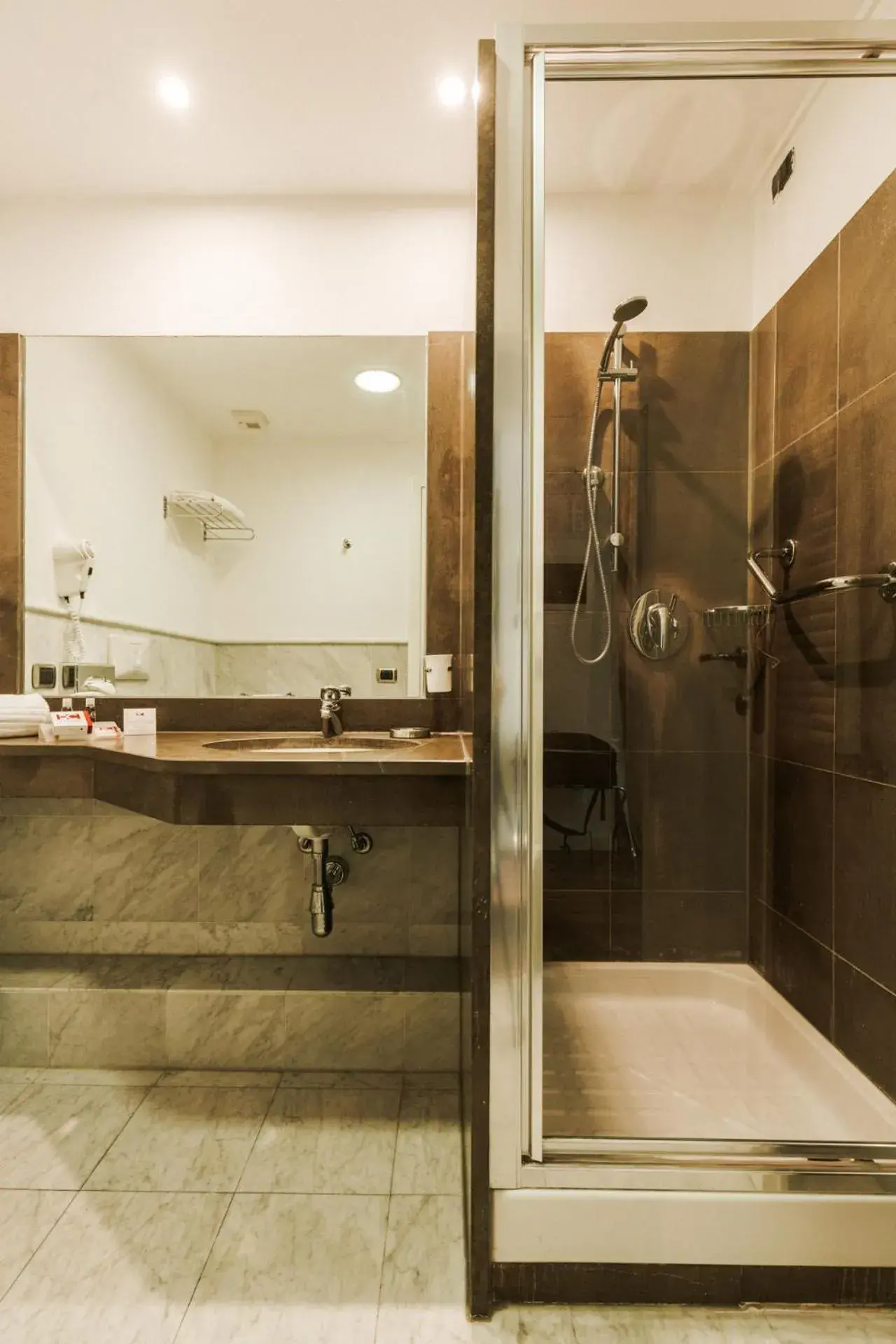Shower, Bathroom in Hotel Carpi