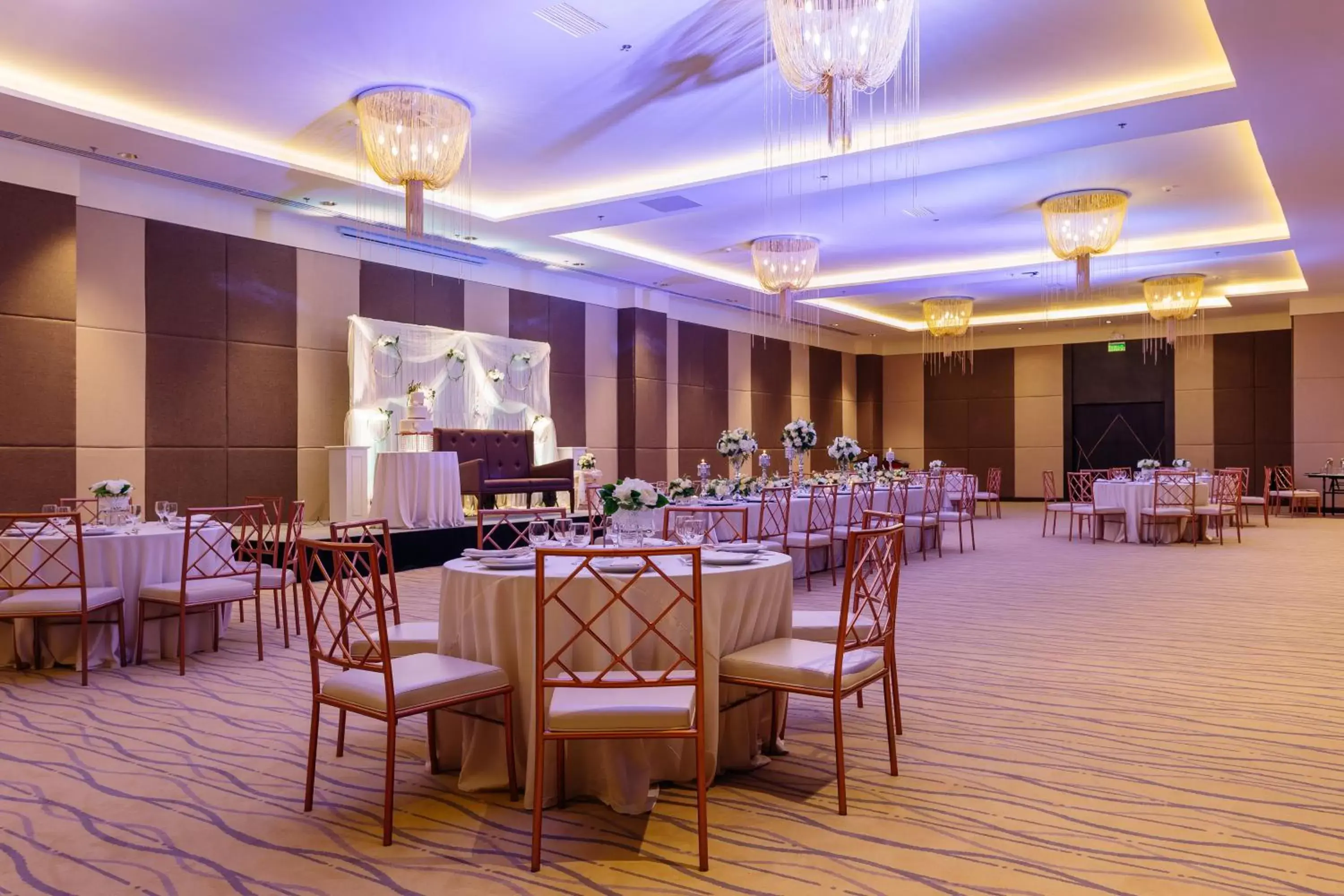 Banquet/Function facilities, Restaurant/Places to Eat in Summit Hotel Tacloban