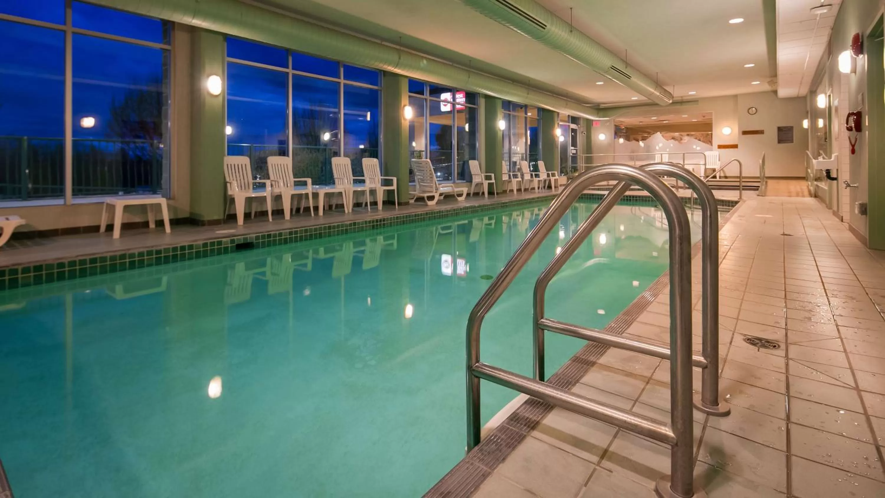 Pool view in Best Western PLUS Mission City Lodge