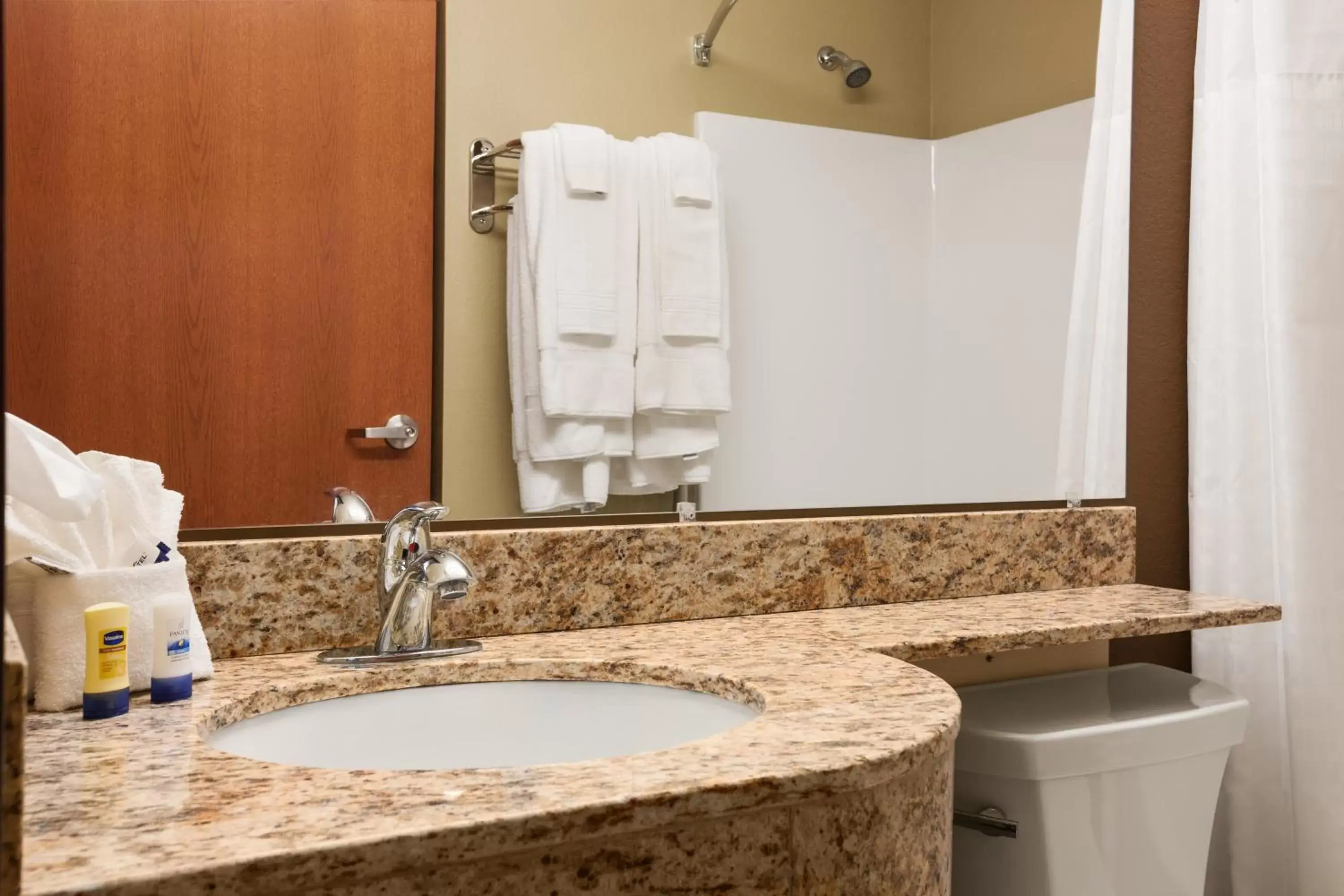 Bathroom in Microtel Inn & Suites Kenedy