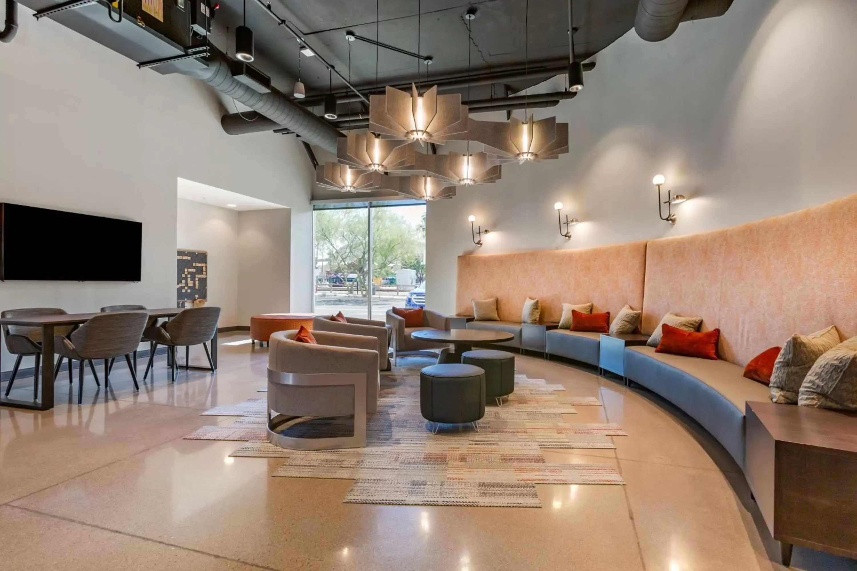 Lobby or reception in Vīb Hotel by Best Western Phoenix - Tempe