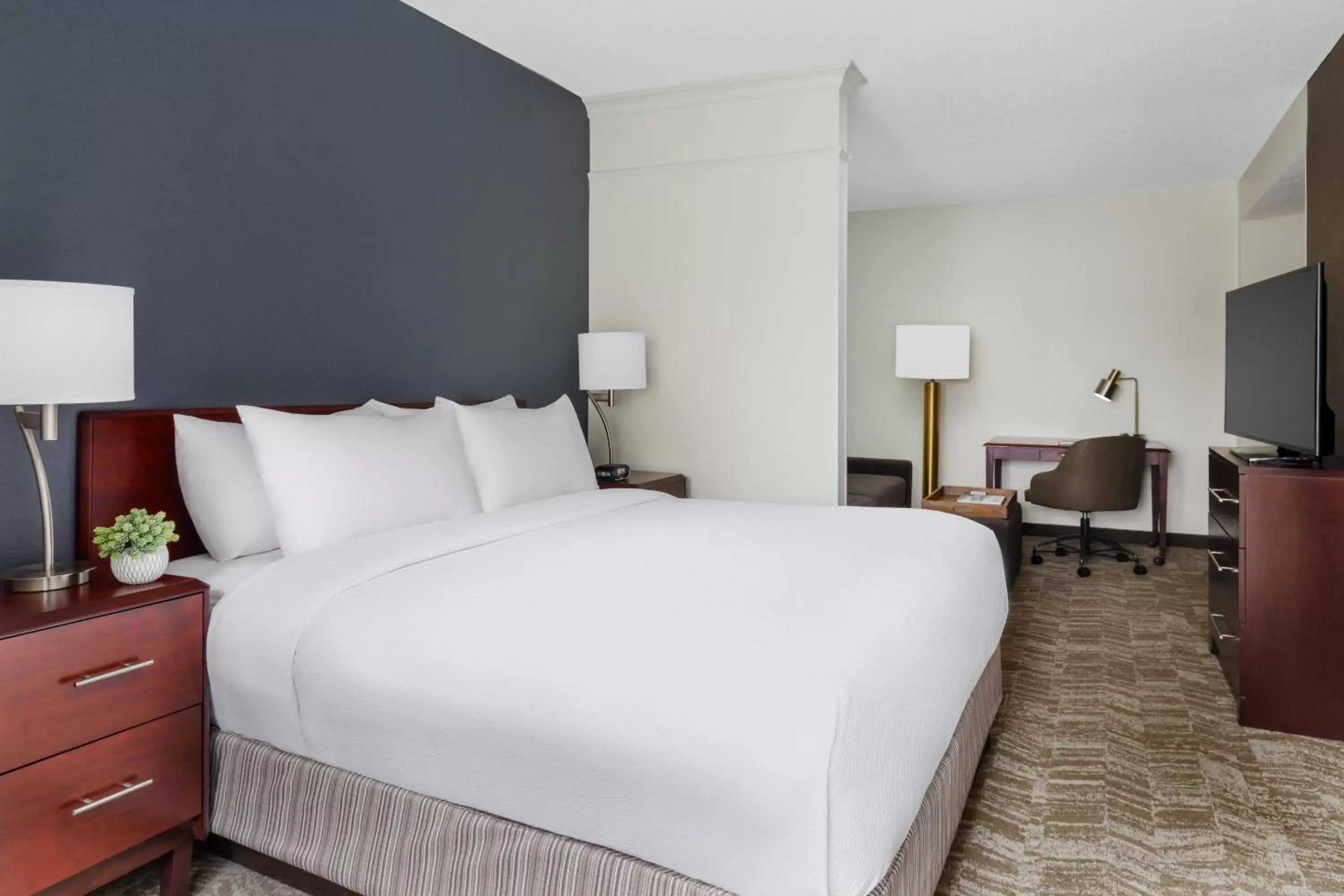 Bed in SpringHill Suites Manchester-Boston Regional Airport