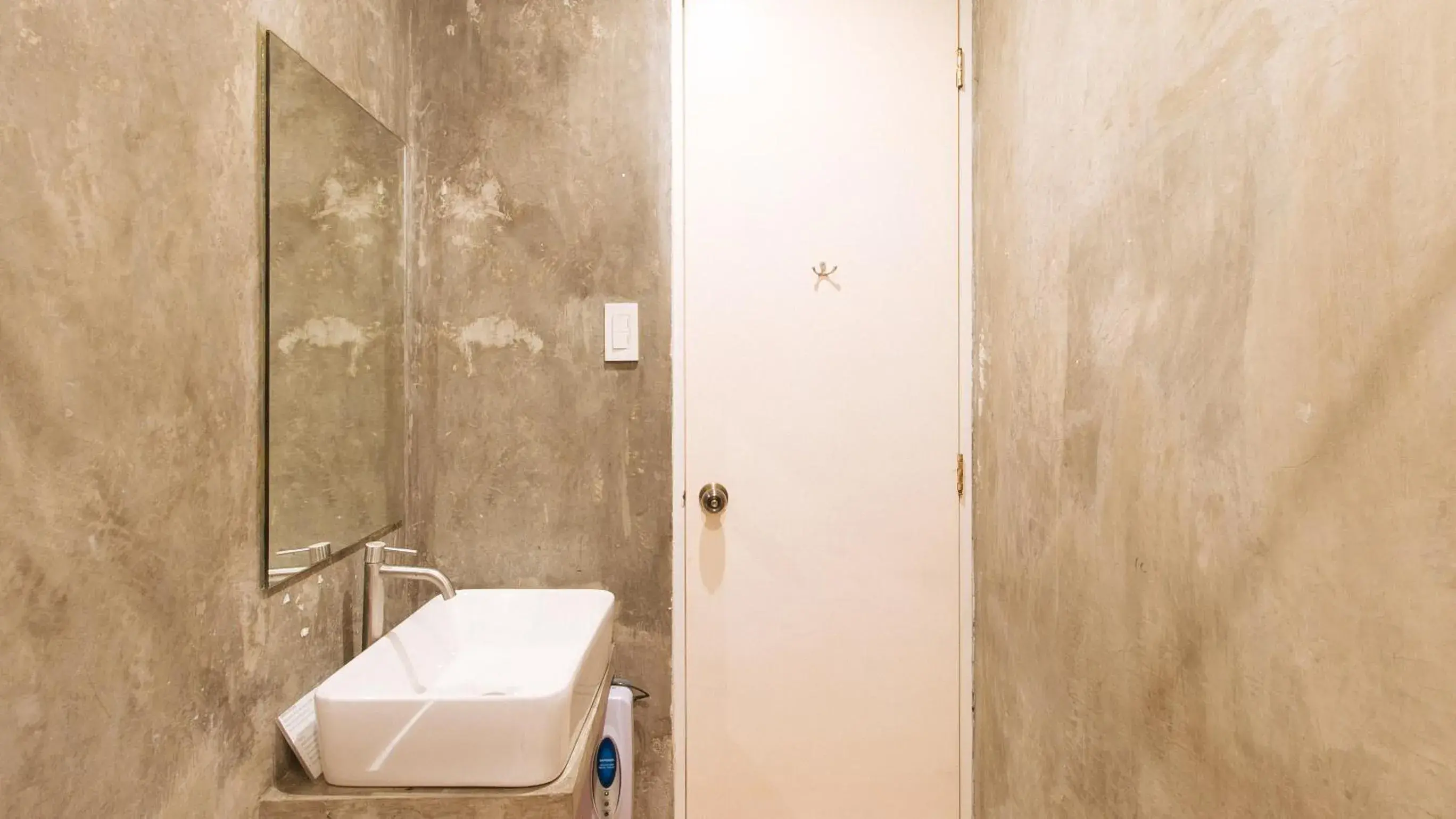 Bathroom in RedDoorz Plus @ Boni Avenue Mandaluyong