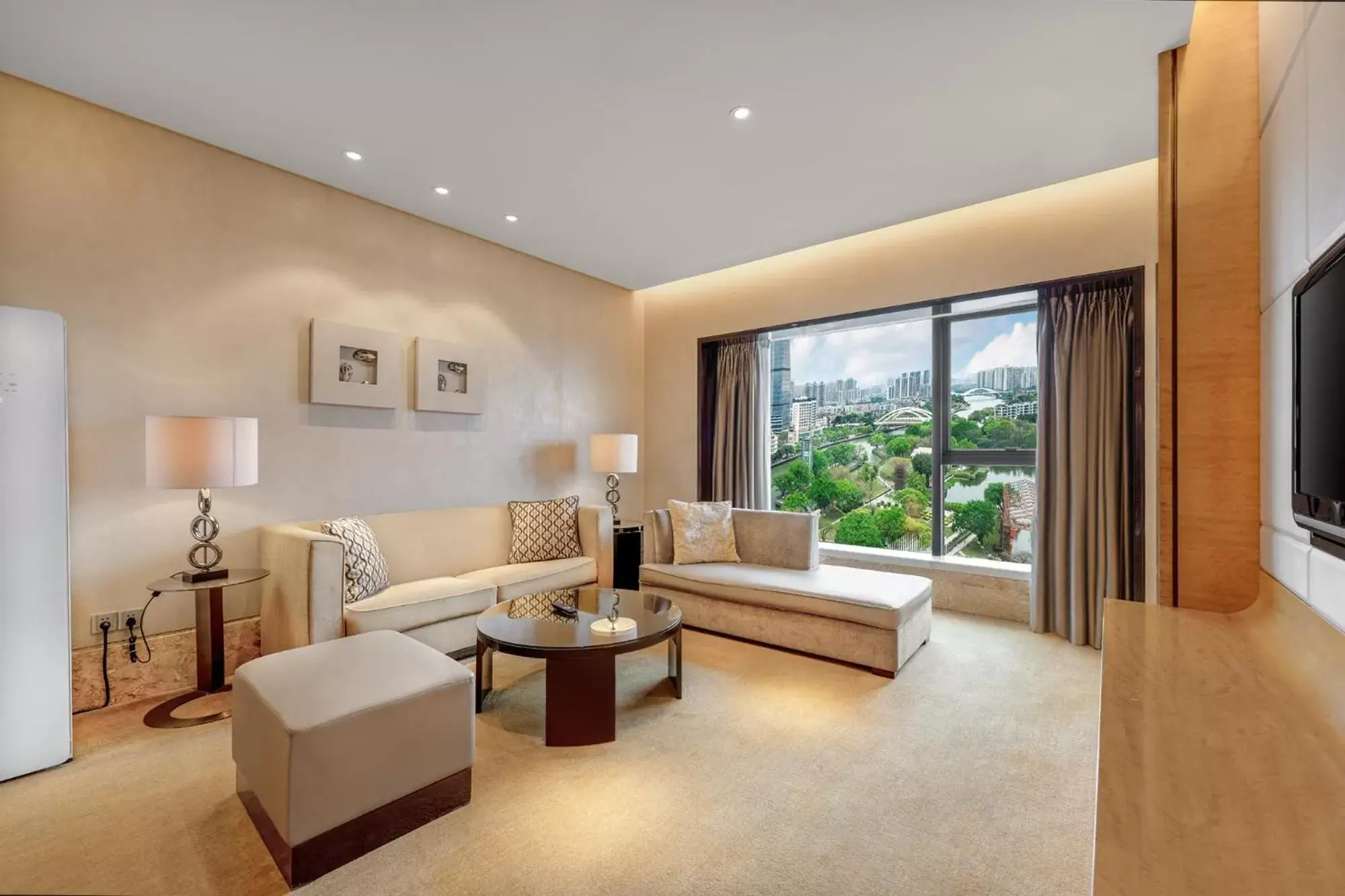 Living room, Seating Area in Sheraton Zhongshan Hotel